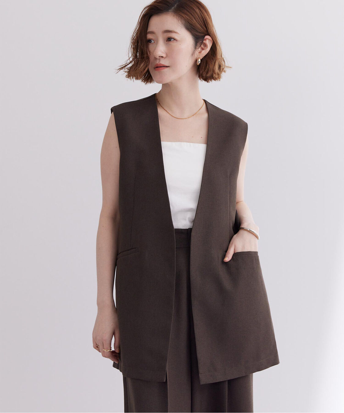 ur's「リネンライクVネックノーカラージレ」|ベスト・ジレ|ダークブラウン