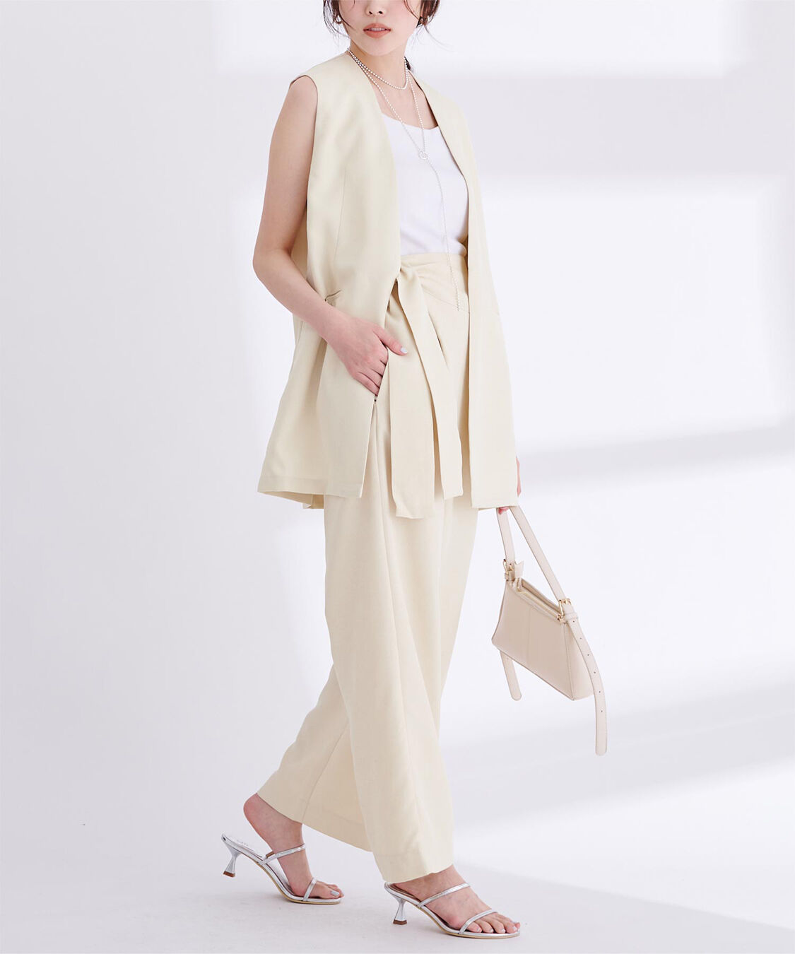 ur's「リネンライクVネックノーカラージレ」|ベスト・ジレ|