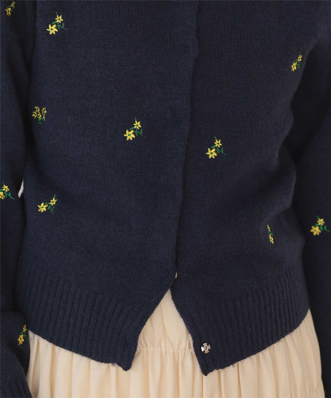 titivate「アルパカタッチフラワー刺繍カーディガン」|ニット・セーター|