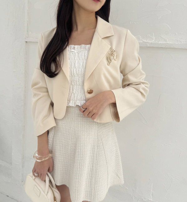  「ブローチ付きショートテーラージャケット/WEB限定リバイバル」|テーラードジャケット|