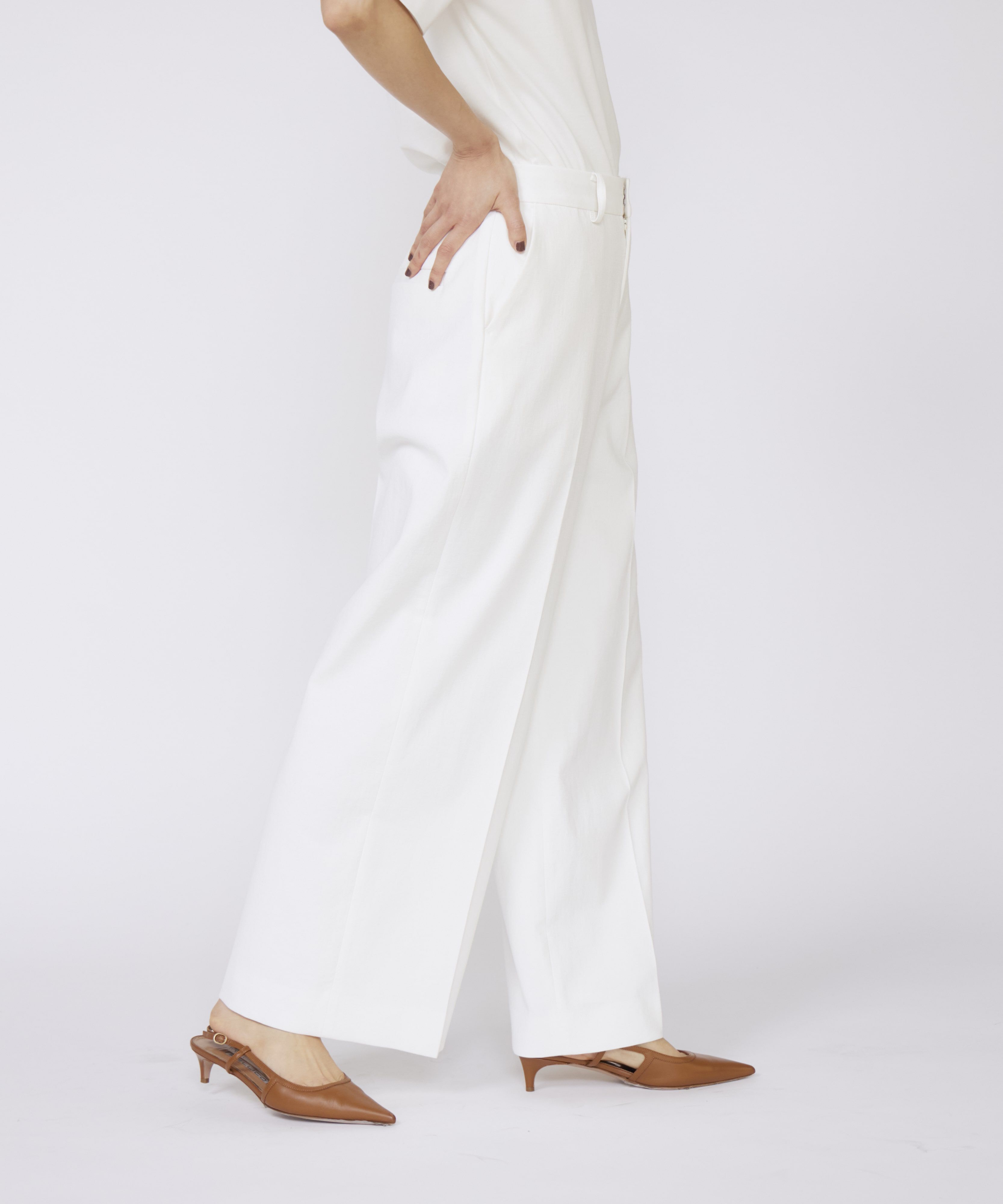 INED「シェルタリングドライ美脚ワイドパンツ」|スラックス|オフホワイト1