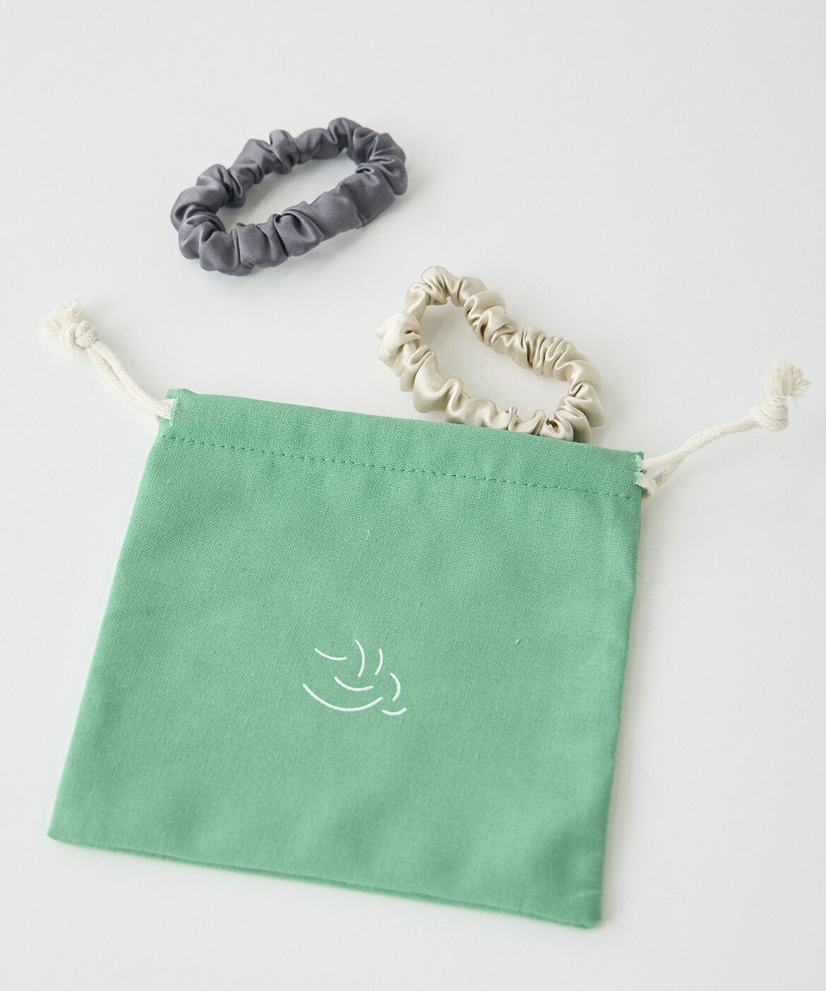 FAVORITE SUKINAMONO「ソフィー ミニ シュシュ 2本セット《TRESSE》」|ヘアゴム・シュシュ|チャコールグ 3