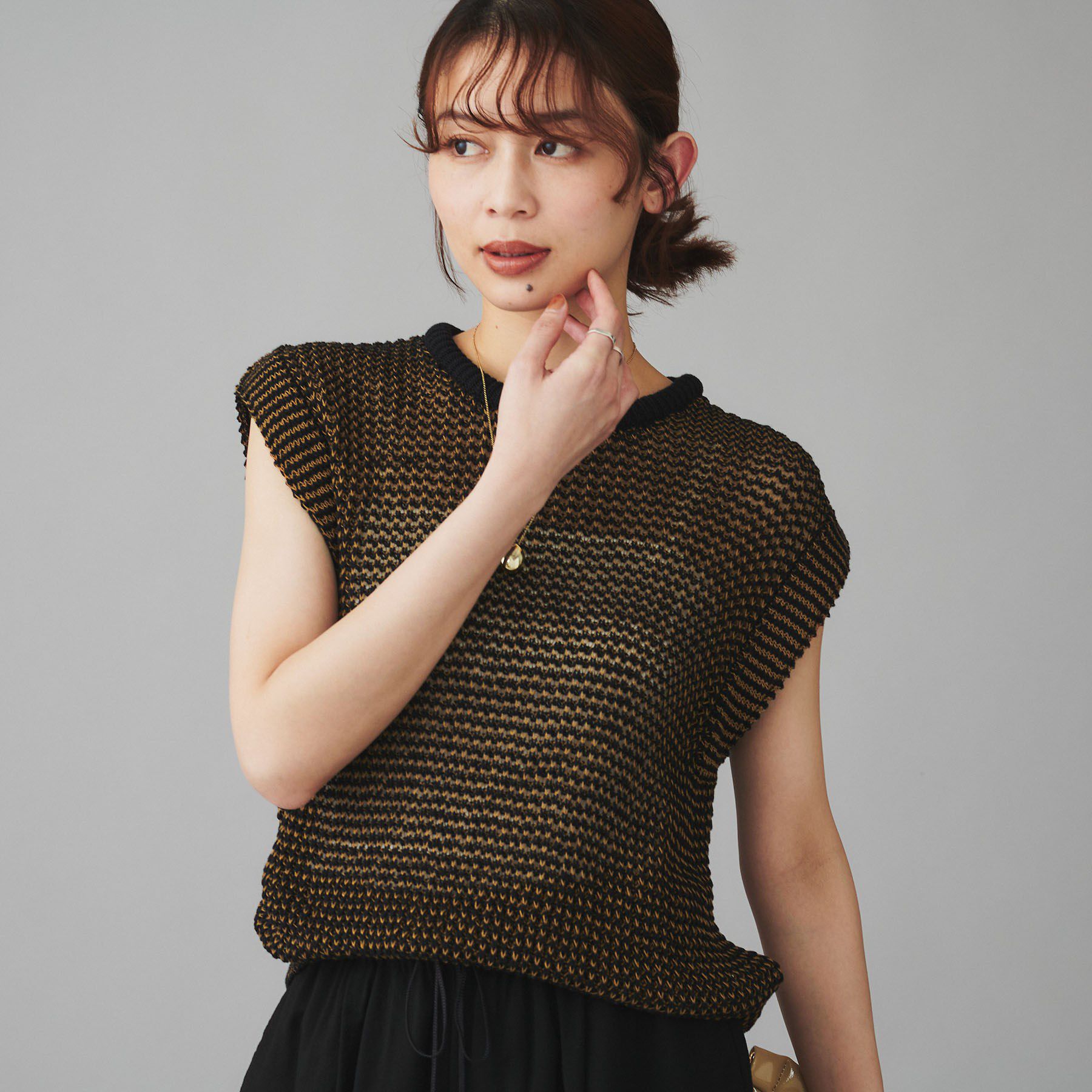 UNTITLED「【YENN】パッティング ネック ニット」|ニット・セーター|ブラック(519)