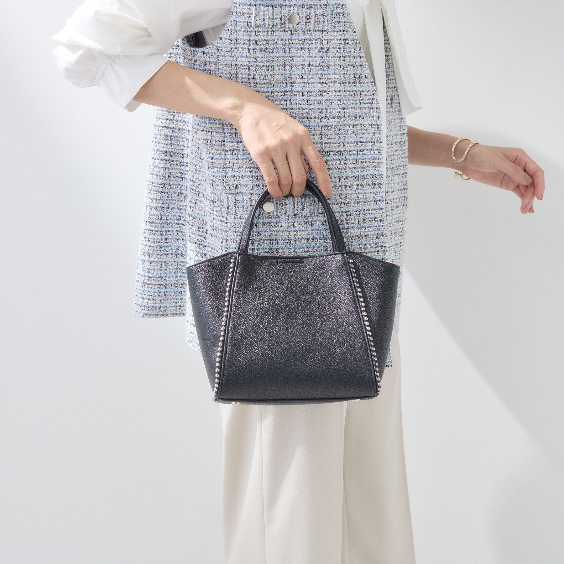 INDIVI「【ミドルサイズ／合皮／ショルダー付】スタッズ風メタルバッグ」|ショルダー・メッセンジャー|