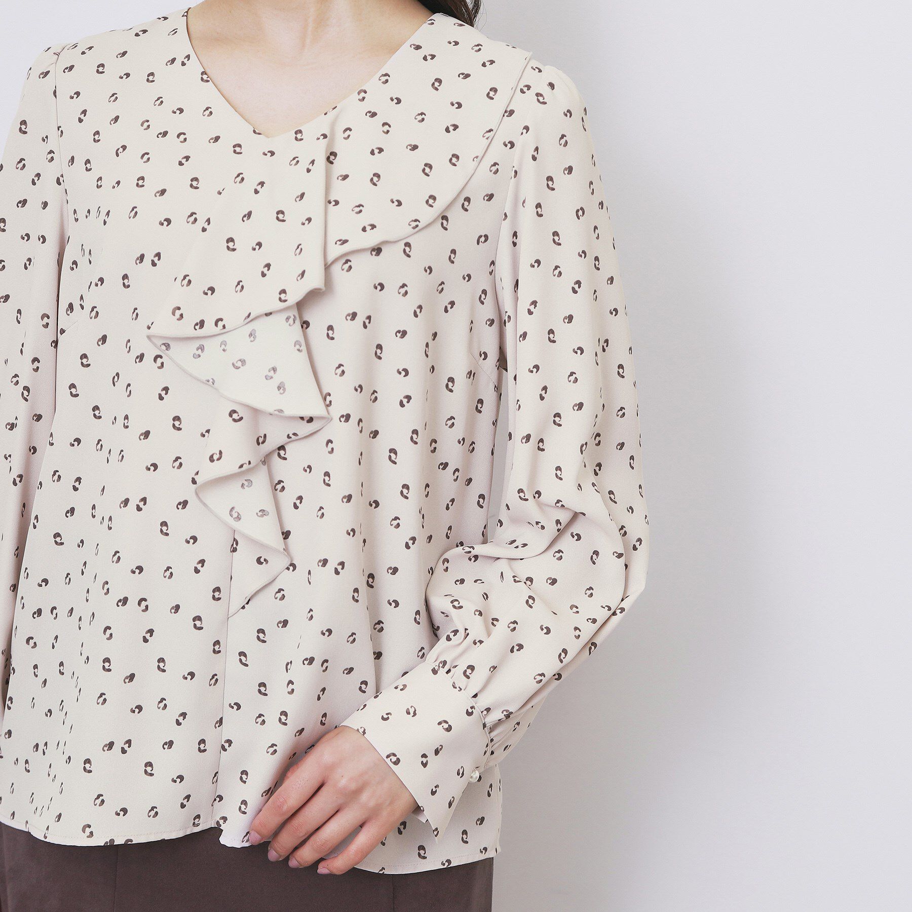 index「Vネックフリルブラウス【洗濯機OK/イージーアイロン】」|シャツ・ブラウス|