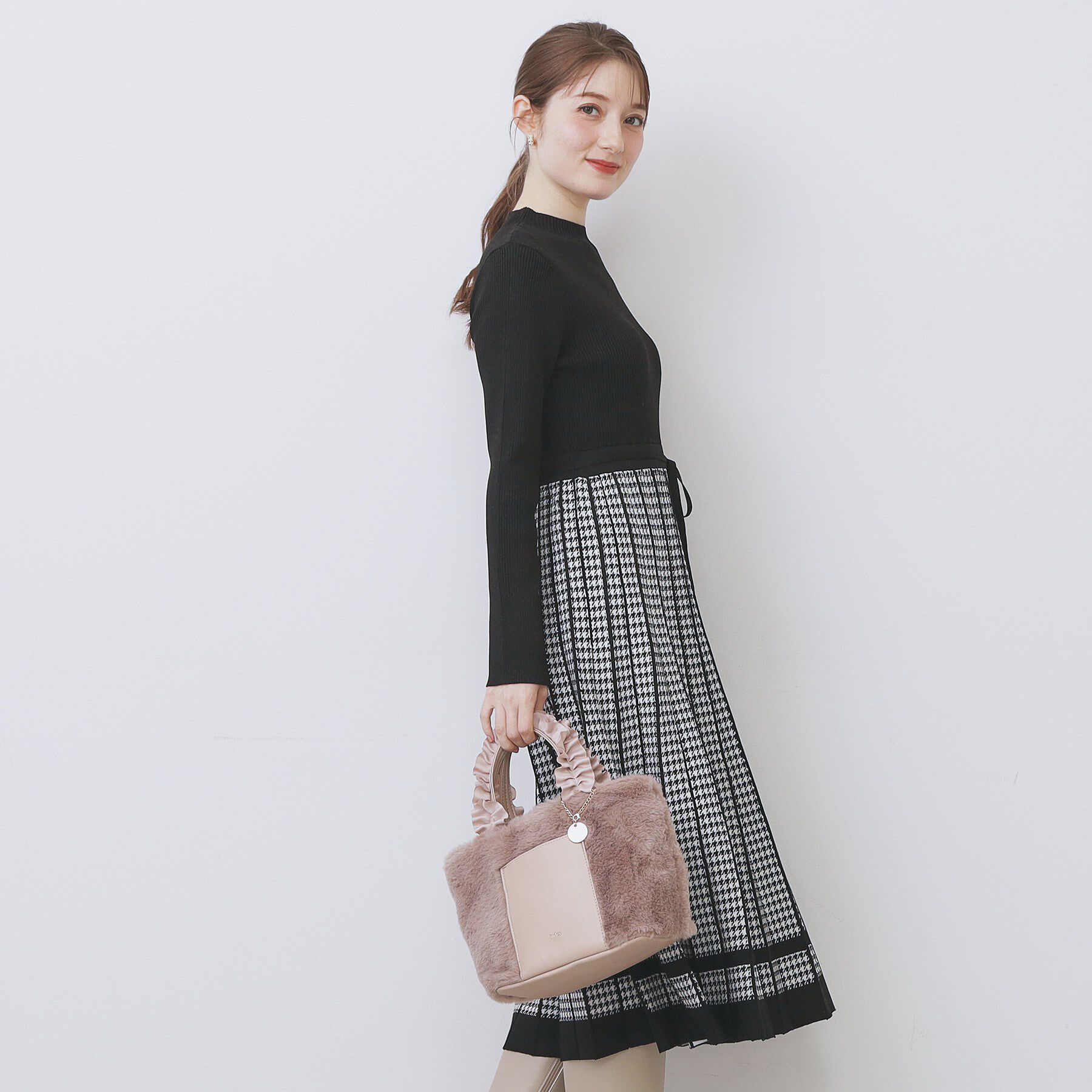 index「千鳥チェックバイカラーニットワンピース【洗濯機OK/抗ピル】」|ワンピース|