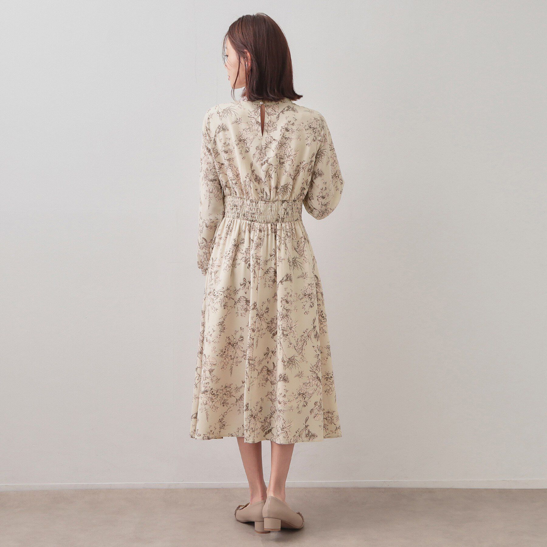 index「フラワーハイネックタックワンピース【洗濯機OK／イージーアイロン／防シワ】」|ワンピース|