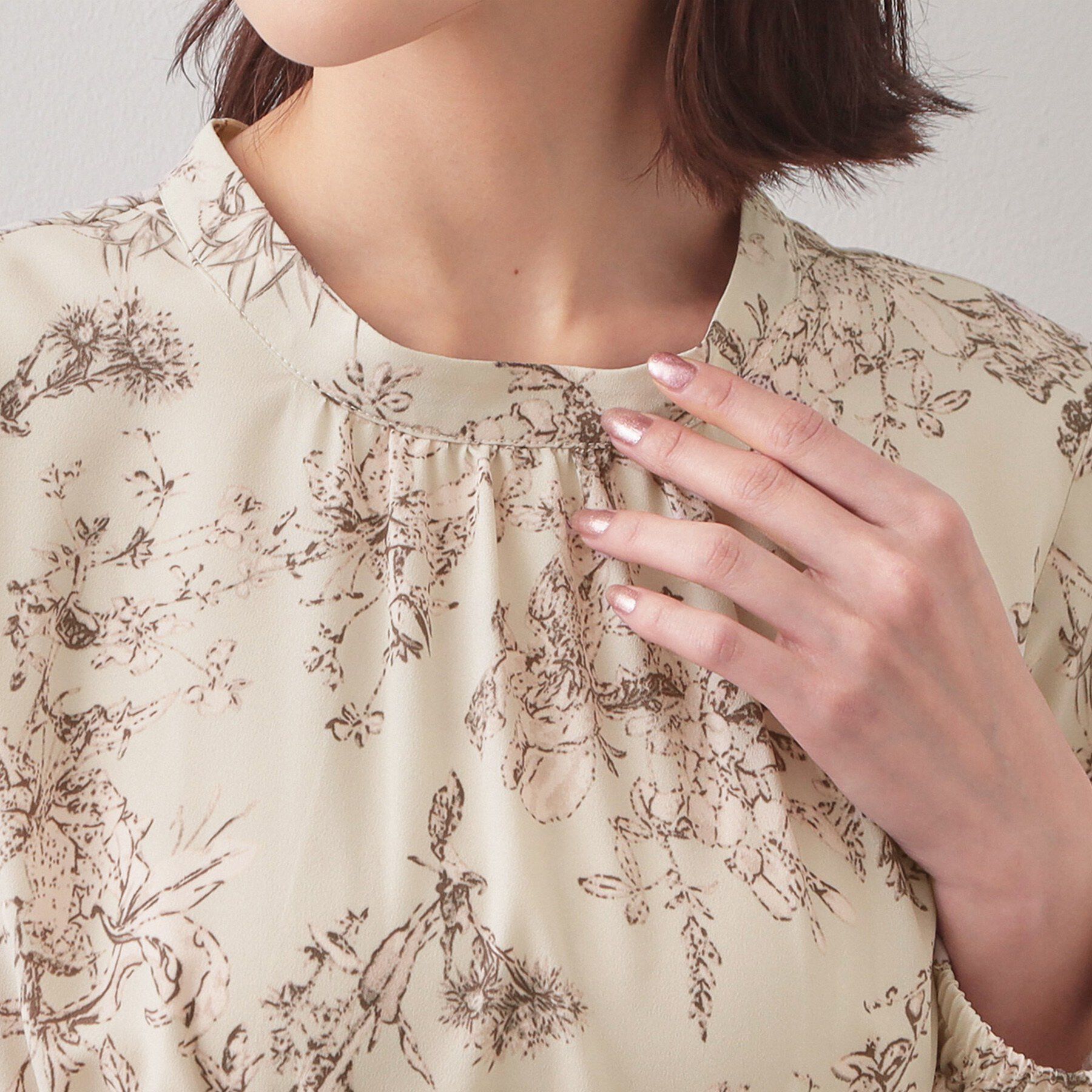 index「フラワーハイネックタックワンピース【洗濯機OK／イージーアイロン／防シワ】」|ワンピース|