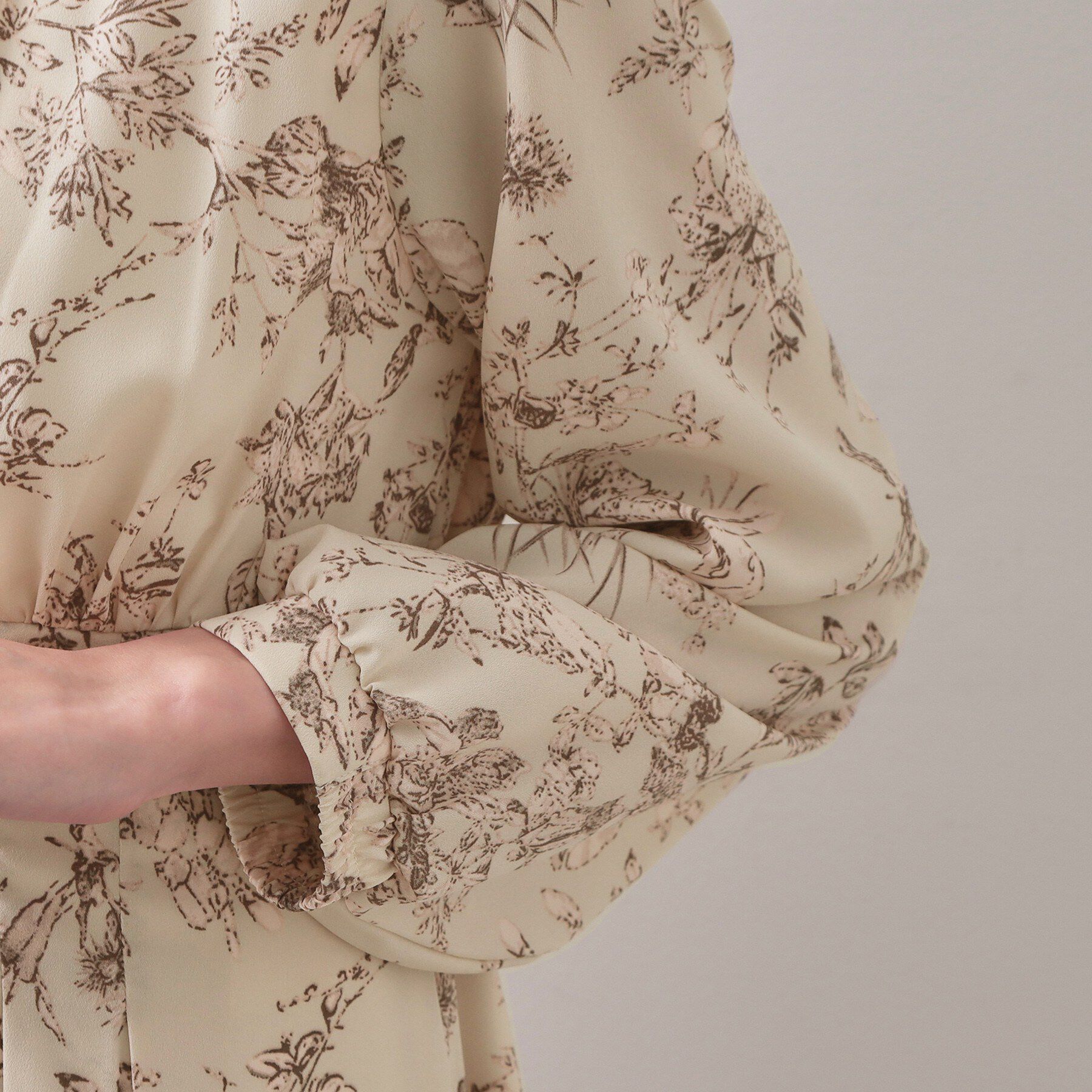 index「フラワーハイネックタックワンピース【洗濯機OK／イージーアイロン／防シワ】」|ワンピース|