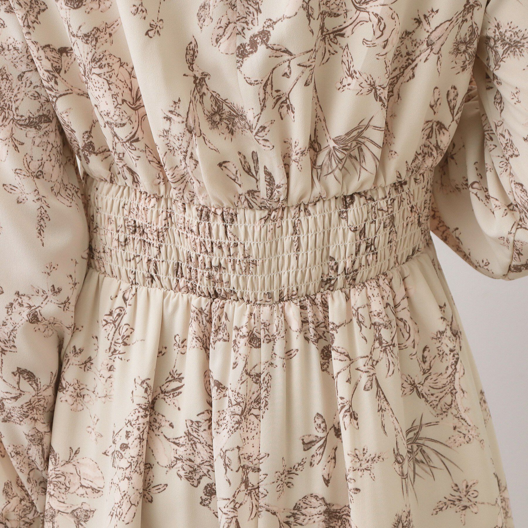 index「フラワーハイネックタックワンピース【洗濯機OK／イージーアイロン／防シワ】」|ワンピース|