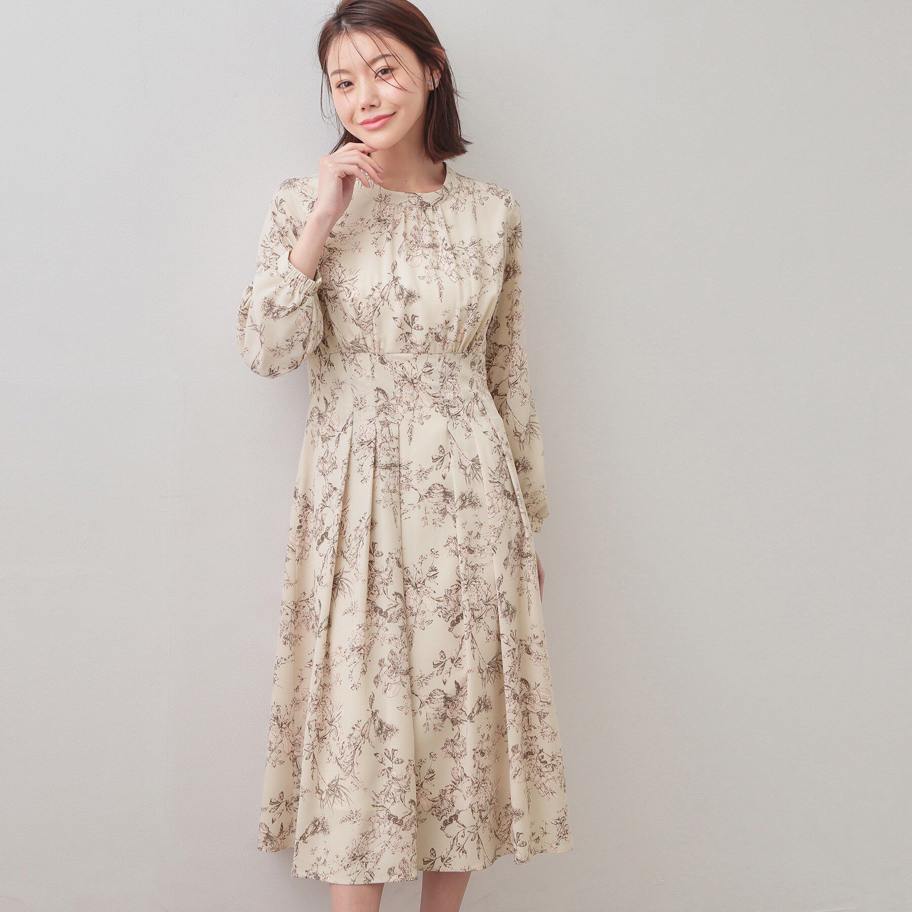 index「フラワーハイネックタックワンピース【洗濯機OK／イージーアイロン／防シワ】」|ワンピース|グレージュ(150)