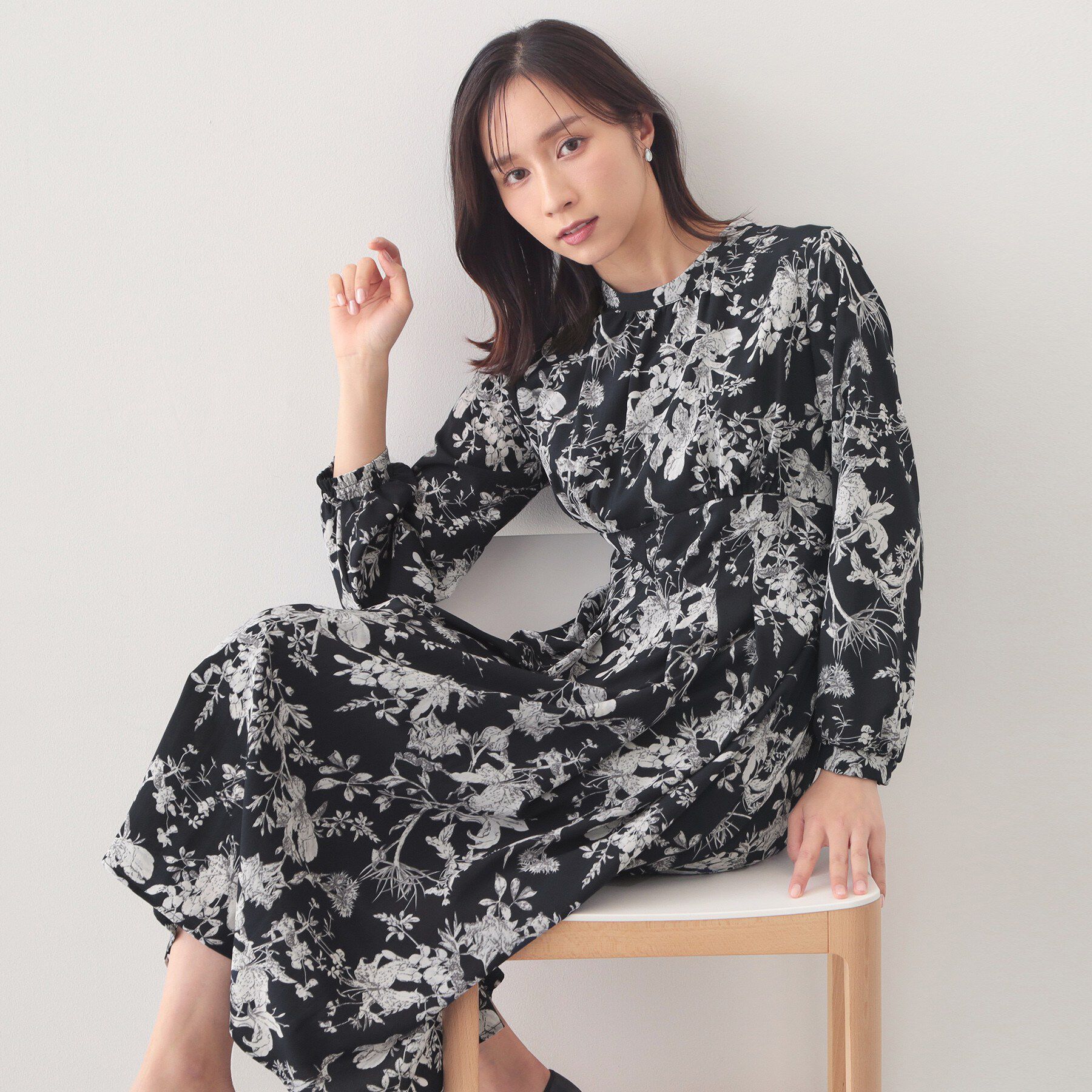 index「フラワーハイネックタックワンピース【洗濯機OK／イージーアイロン／防シワ】」|ワンピース|ネイビー(194)