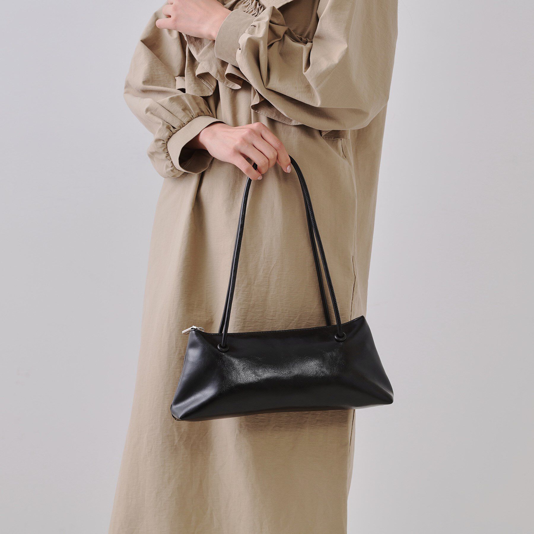 OPAQUE.CLIP「オイル調合皮ワイドデザインバッグ」|ショルダー・メッセンジャー|