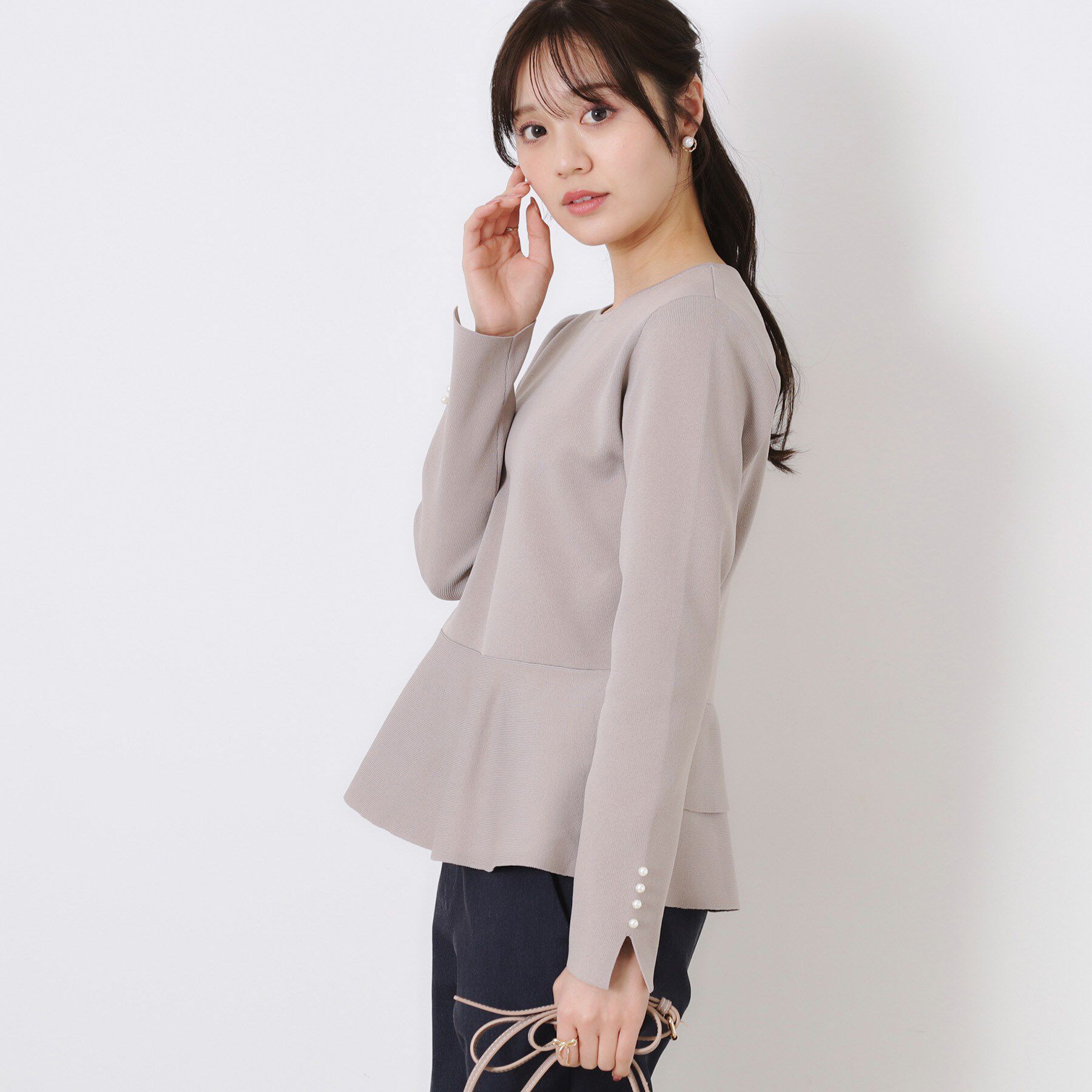 Couture broach「【大人可愛い・通勤】バックパール調ペプラムニット」|ニット・セーター|