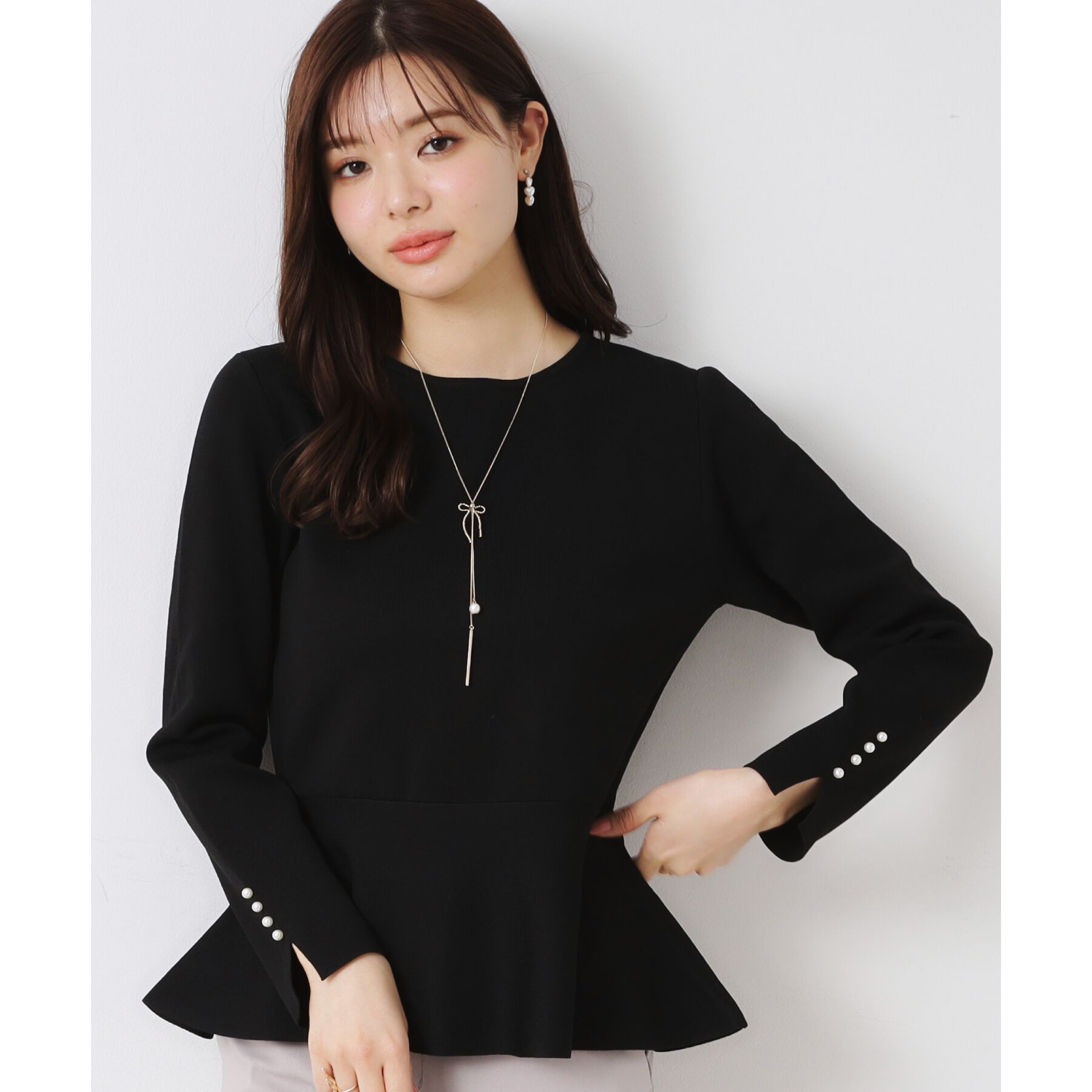 Couture broach「【大人可愛い・通勤】バックパール調ペプラムニット」|ニット・セーター|ブラック(019)