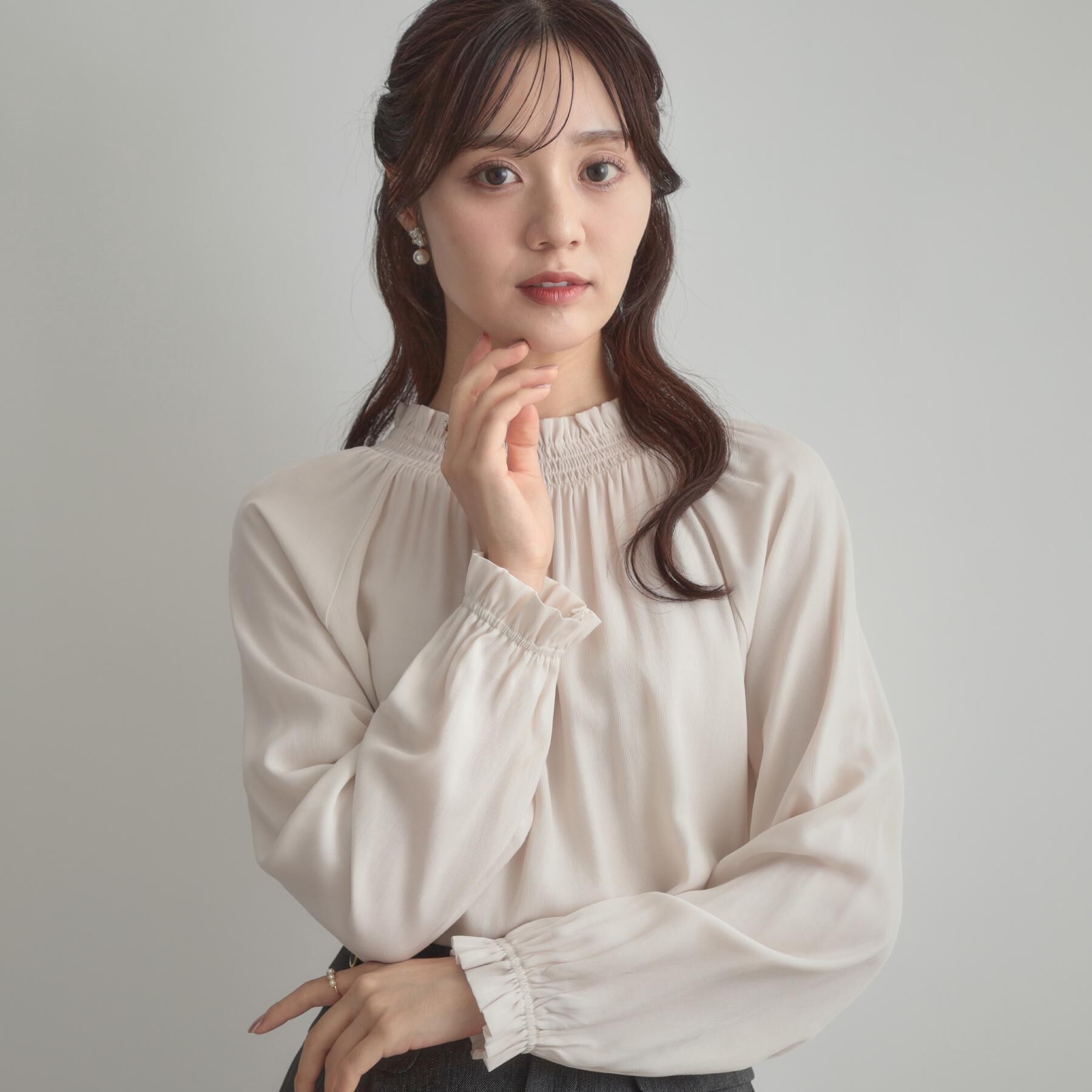 Couture broach「【きれいめ・通勤】RTピケ前後2WAYシャーリングブラウス」|シャツ・ブラウス|