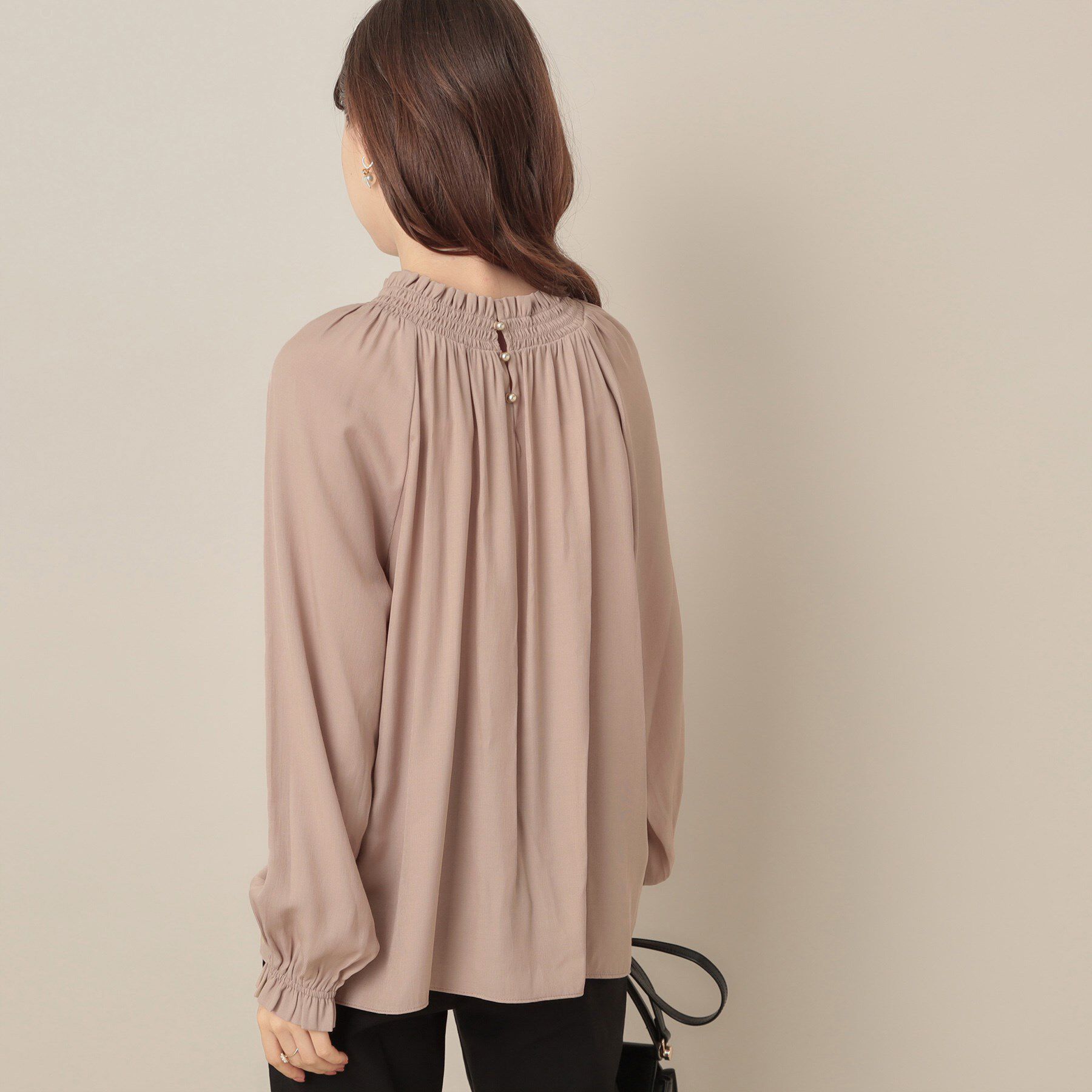 Couture broach「【きれいめ・通勤】RTピケ前後2WAYシャーリングブラウス」|シャツ・ブラウス|