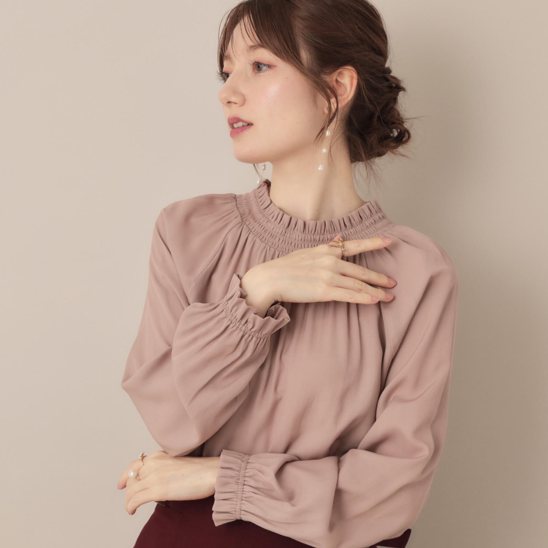 Couture broach「【きれいめ・通勤】RTピケ前後2WAYシャーリングブラウス」|シャツ・ブラウス|