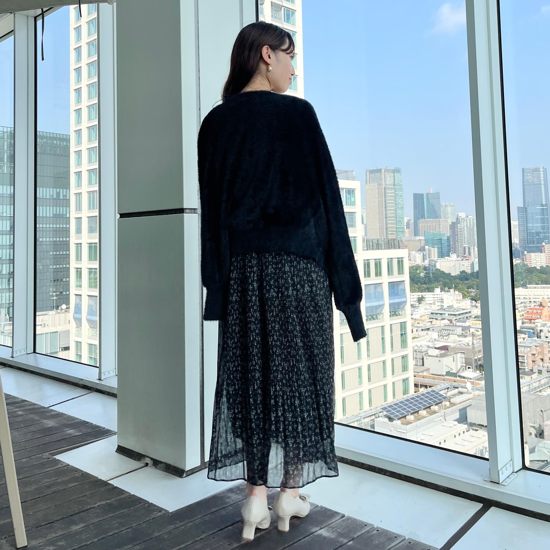 Couture broach「【高見え・大人可愛い】ビジューリボン釦 前後2WAYフェザーカーディガントップス」|カーディガン|