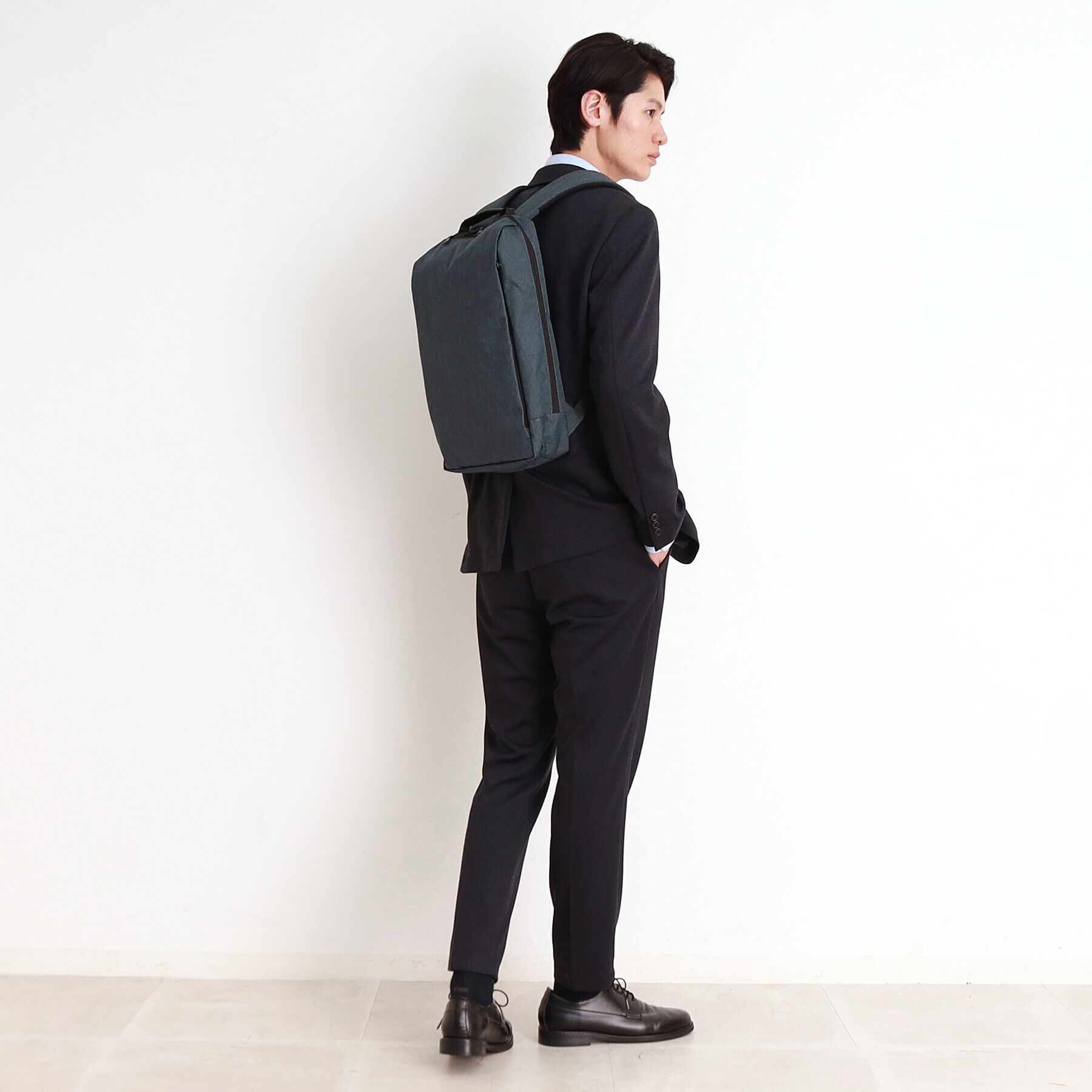 THE SHOP TK「【薄型/満員電車対応】10ポケット軽量バックパック ON・OFF兼用／PCポケット付き」|リュック|