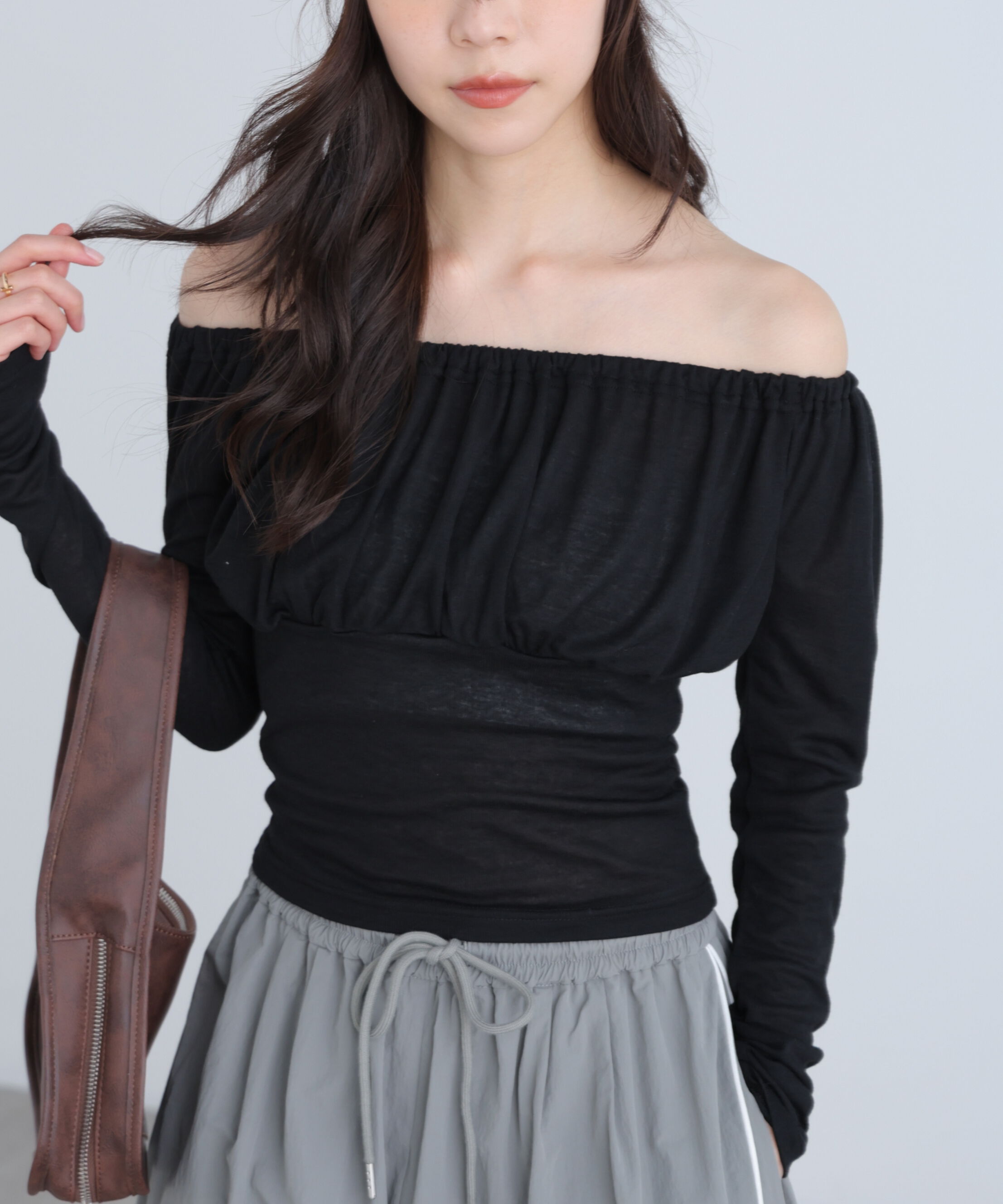  「オフショルシアーギャザーカットソー」|Tシャツ・カットソー|ブラック