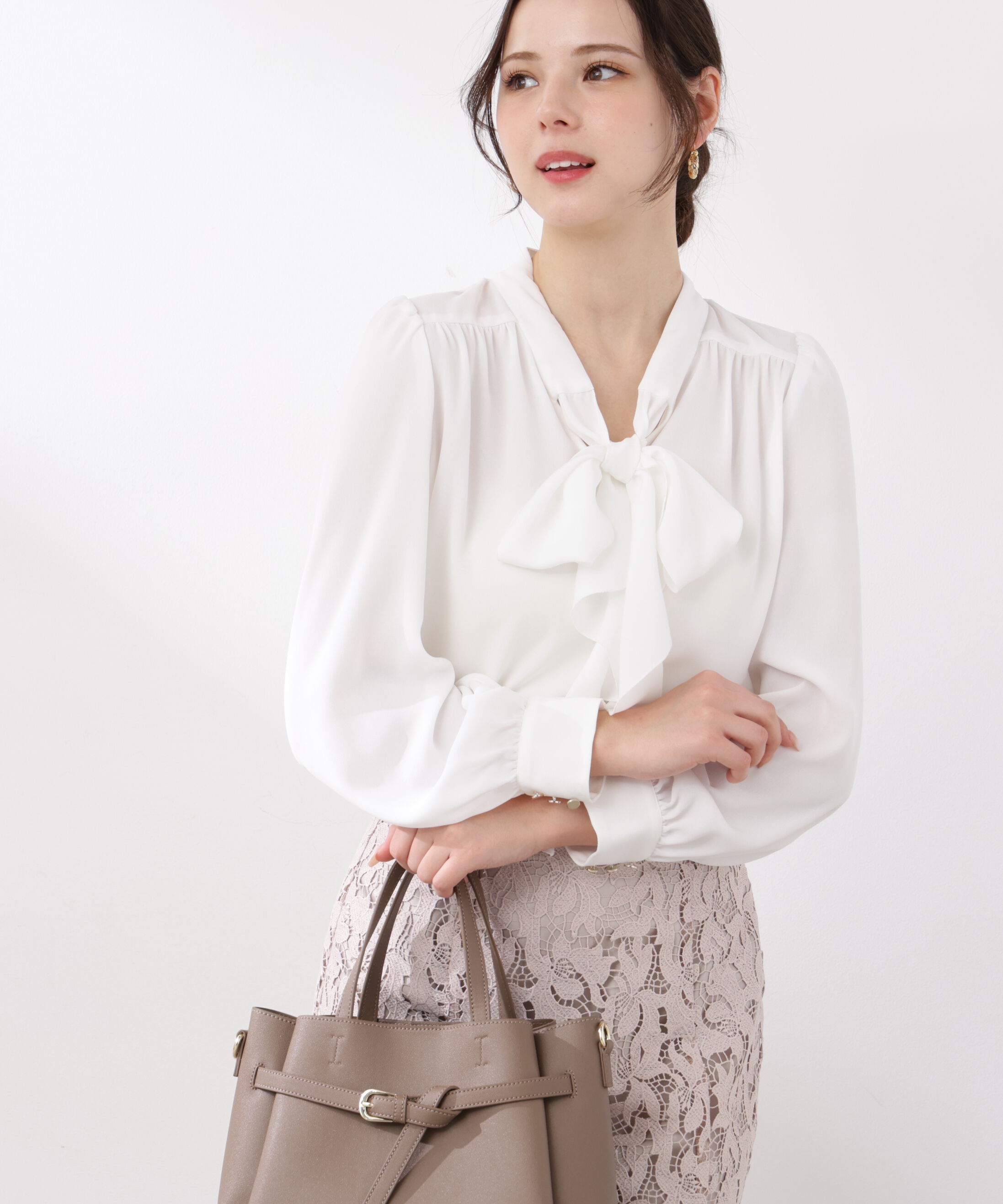 PROPORTION BODY DRESSING「ラッフルリボンブラウス　26SS」|シャツ・ブラウス|エクリュ1