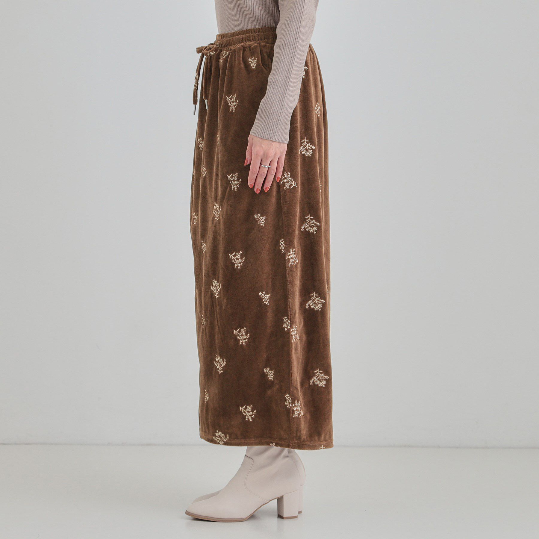 SHOO･LA･RUE「大人な小花柄が魅力の 刺繍ベロア調ナロースカート」|スカート|