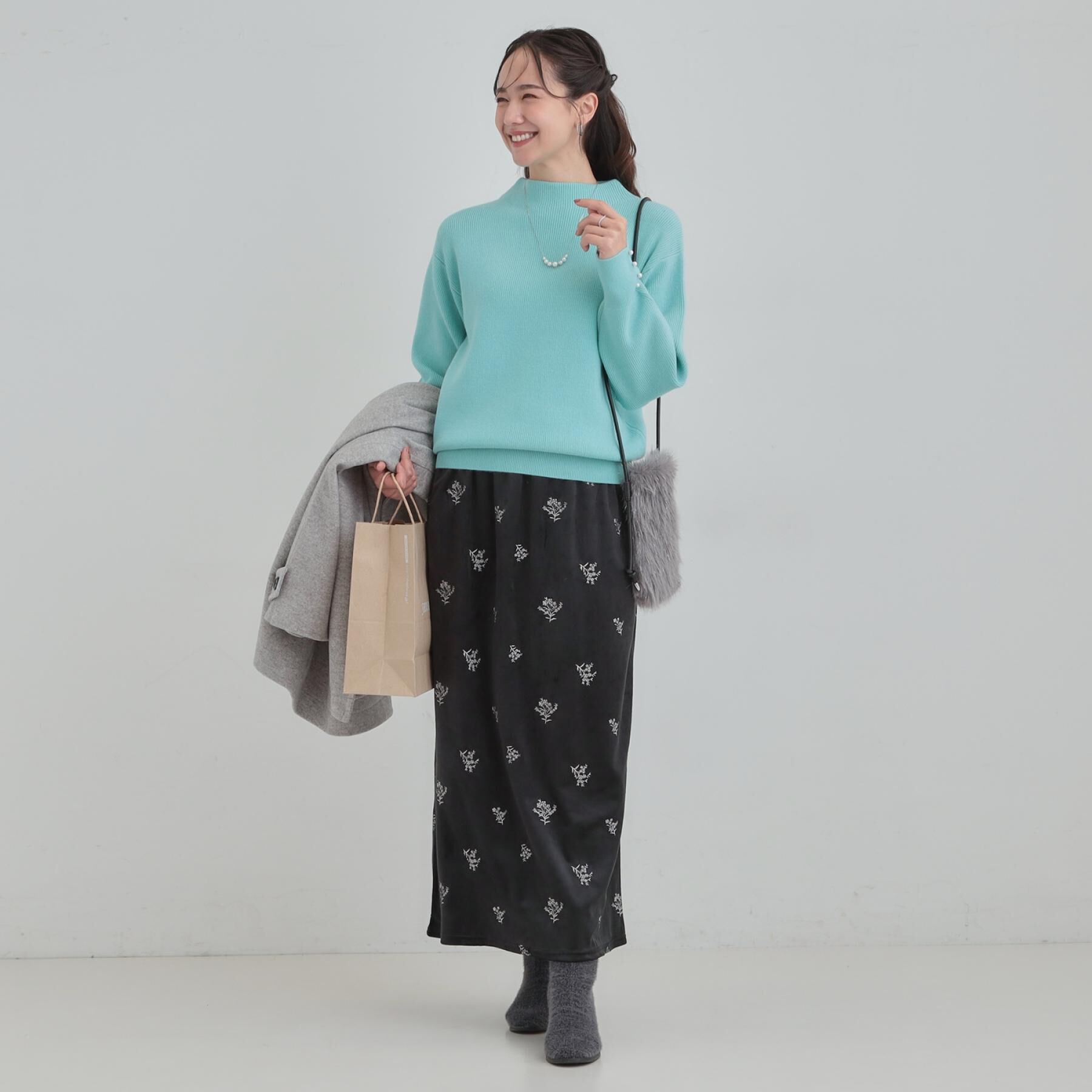 SHOO･LA･RUE「大人な小花柄が魅力の 刺繍ベロア調ナロースカート」|スカート|