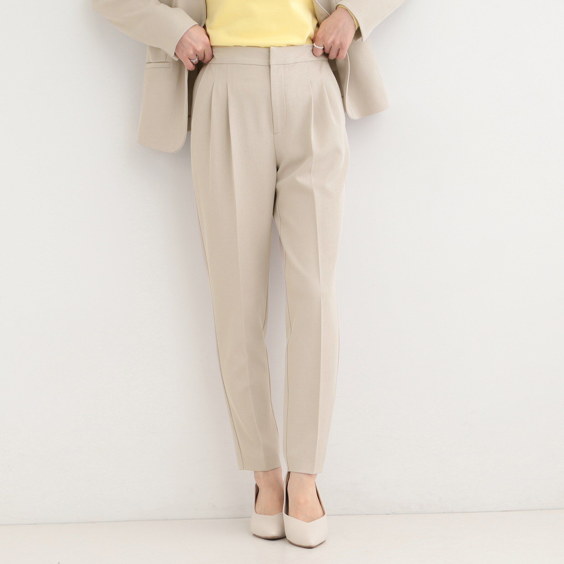 SHOO･LA･RUE「【多機能】2タックテーパードパンツ」|その他|グレージュ(050)