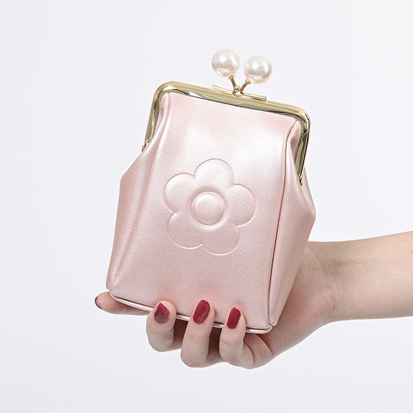 MARY QUANT「エンボスデイジーパール ガマ口マルチポーチ」|ポーチ|パールピンク