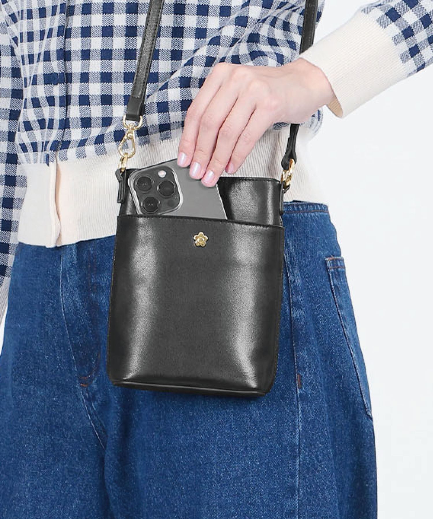 MARY QUANT「スムースレザー モバイルショルダー」|ショルダー・メッセンジャー|ブラック