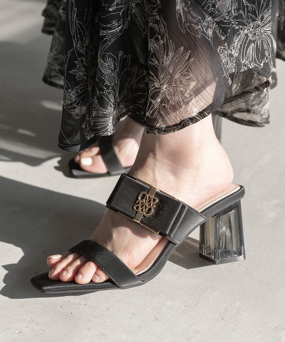  「リボン&times;モノグラムパーツクリアヒールサンダル」|パンプス|