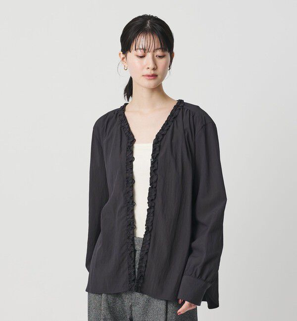 BEAUTY&YOUTH UNITED ARROWS「【WEB限定 Wardrobe DAILY MINIMAL】ラッフル Vネックブラウス ウォッシャブル」|シャツ・ブラウス|