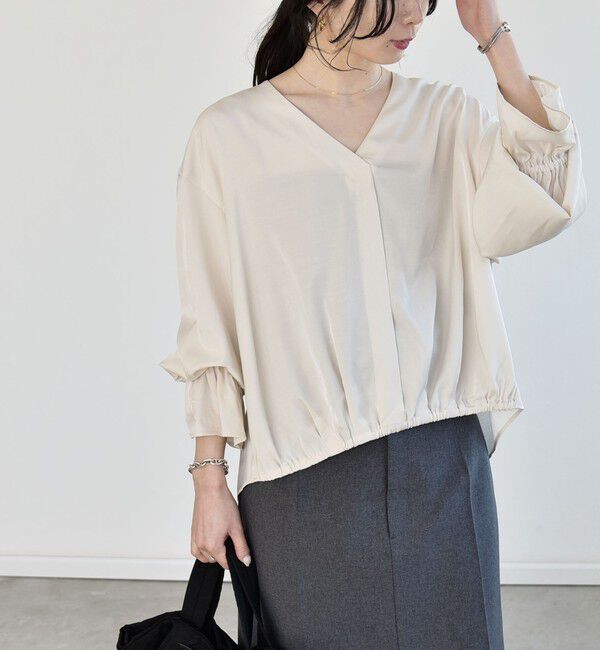 quaranciel「《予約》quaranciel:〈洗濯機可能〉Vネック ギャザーヘム ブラウス」|シャツ・ブラウス|