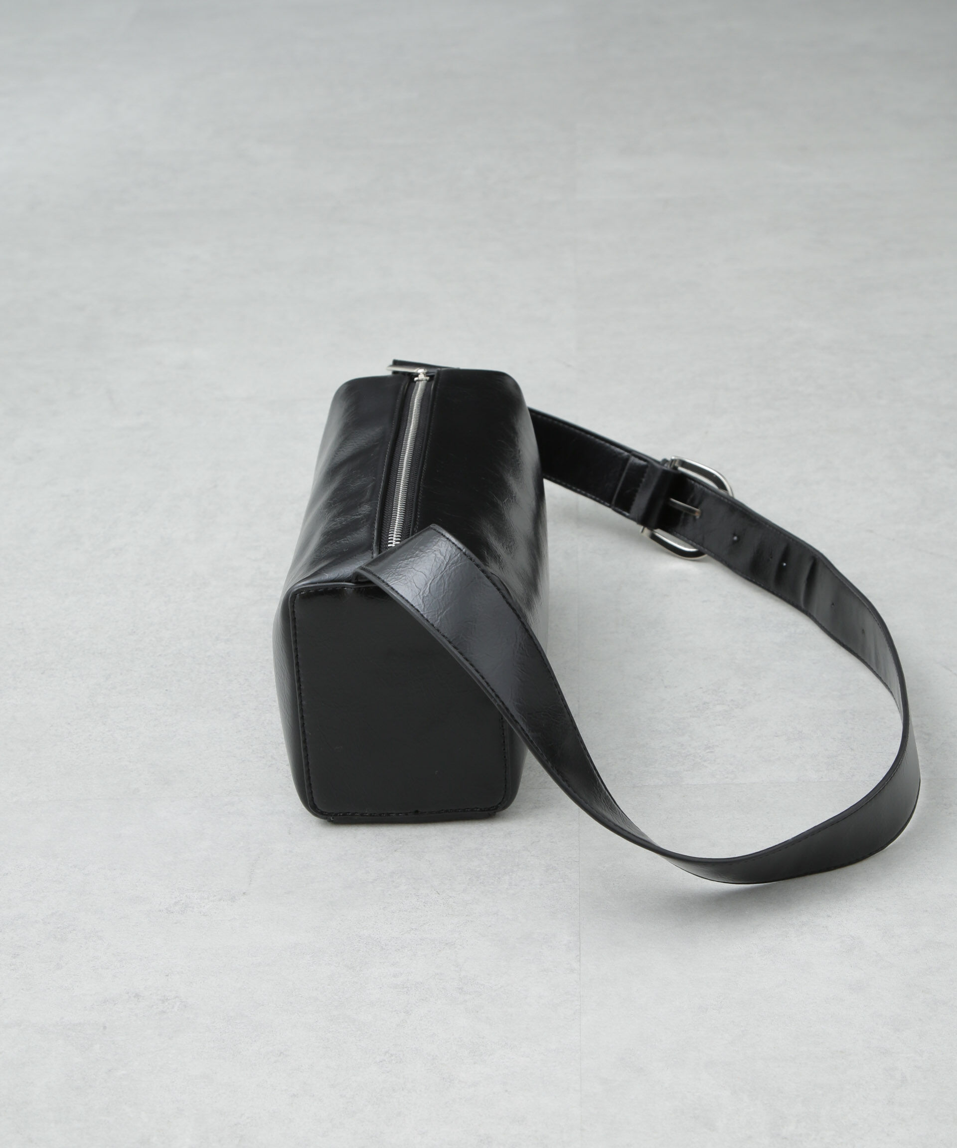 nano･universe「ワンショルダーボディーバッグ」|ショルダー・メッセンジャー|