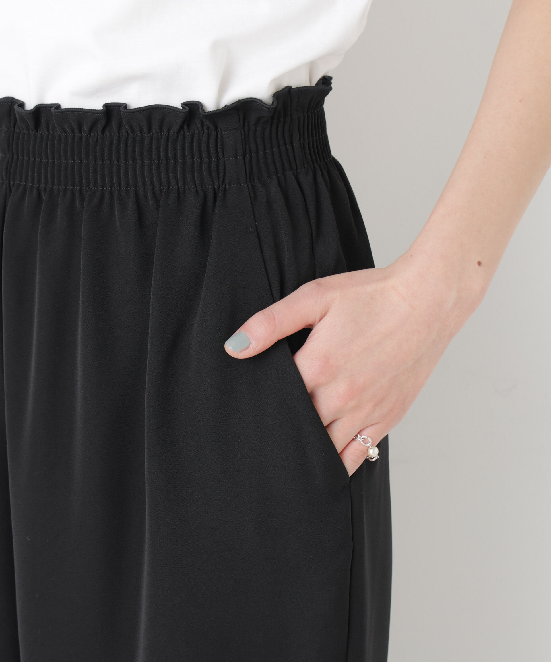 nano･universe「ダブルクロスイージーコクーンパンツ」|チノ|