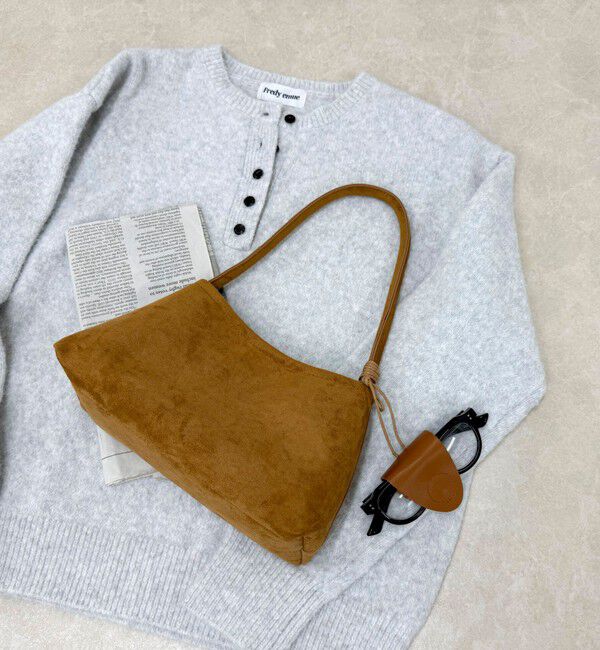 fredy emue「ホルダーチャーム付きワンハンドルバッグ」|ショルダー・メッセンジャー|