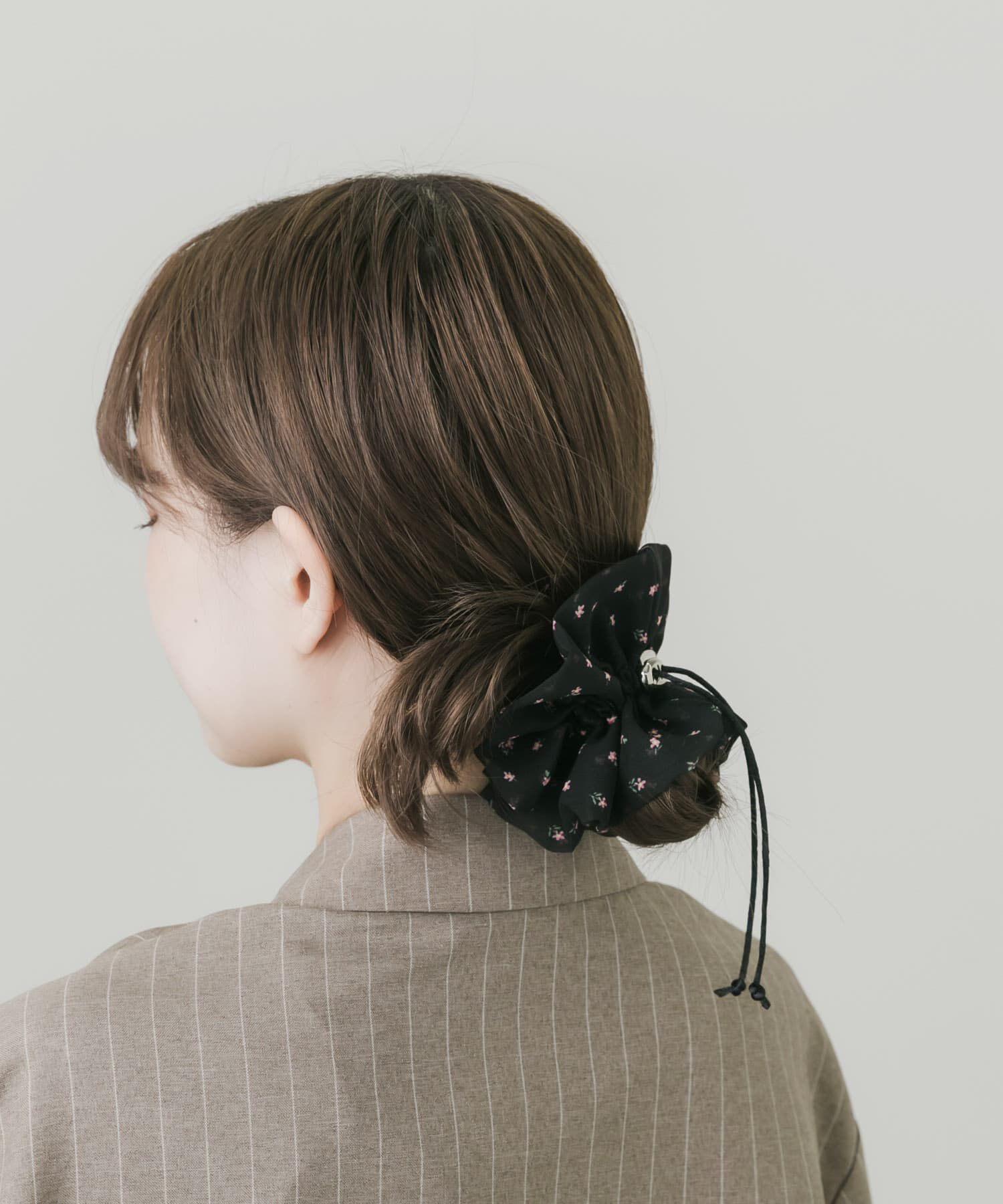 SMELLY「フラワープリントドローコードシュシュ」|ヘアゴム・シュシュ|