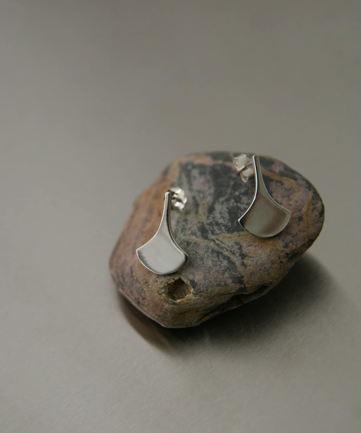 SMELLY「SMELLY so　fan shape pierce」|ピアス|