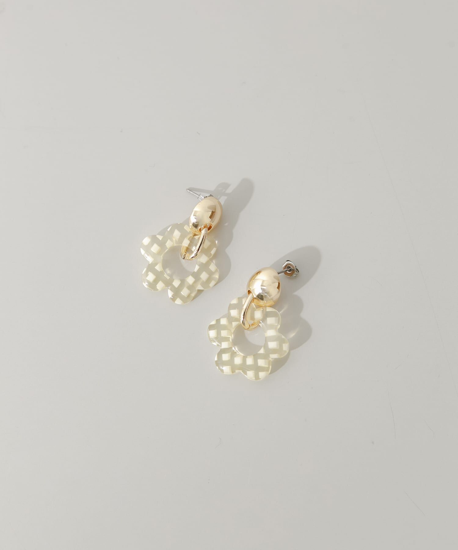 SMELLY「チェックフラワーピアス」|ピアス|