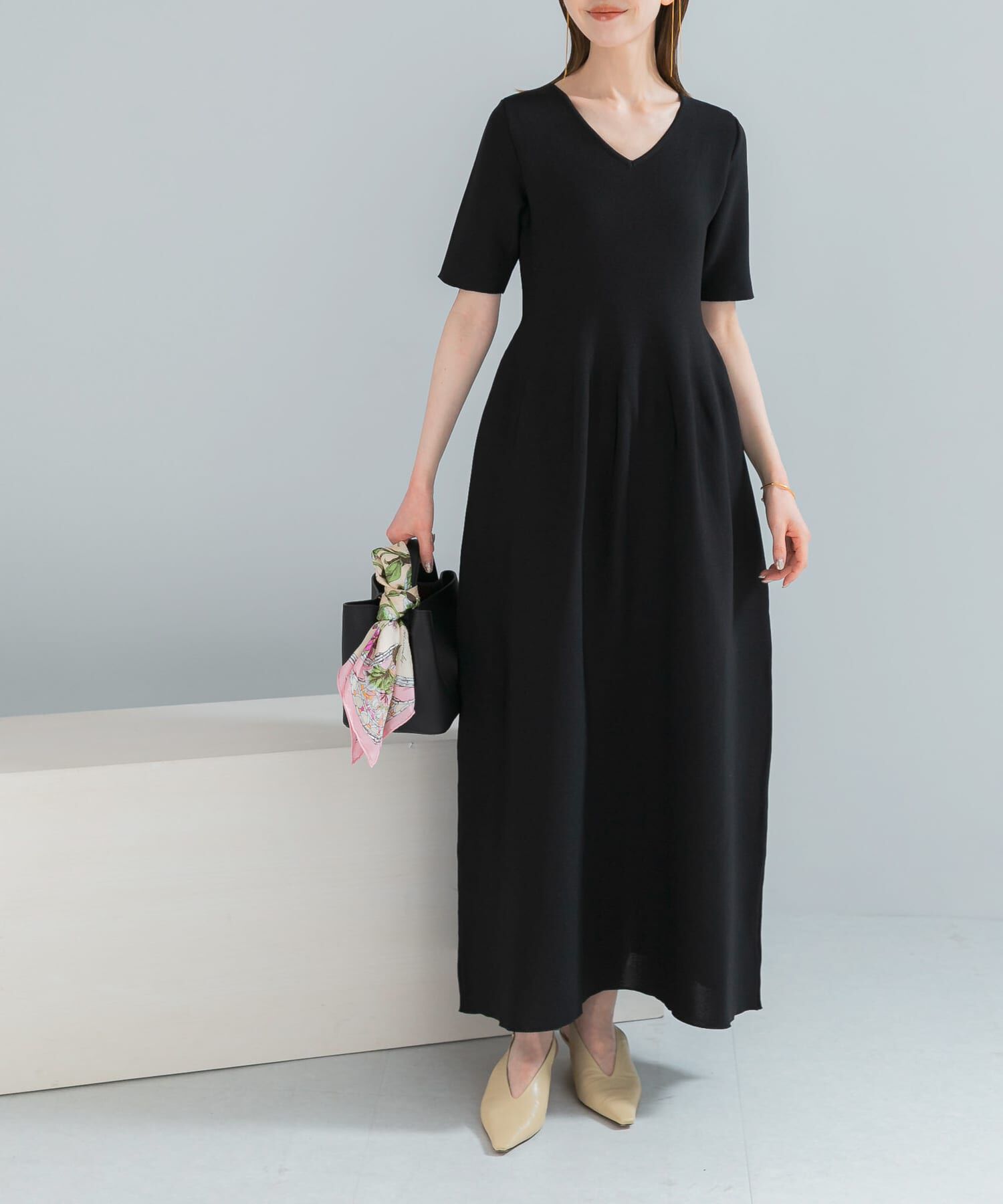 URBAN RESEARCH ROSSO「『一部WEB限定カラー』フォルムニットVネックワンピース」|ワンピース|