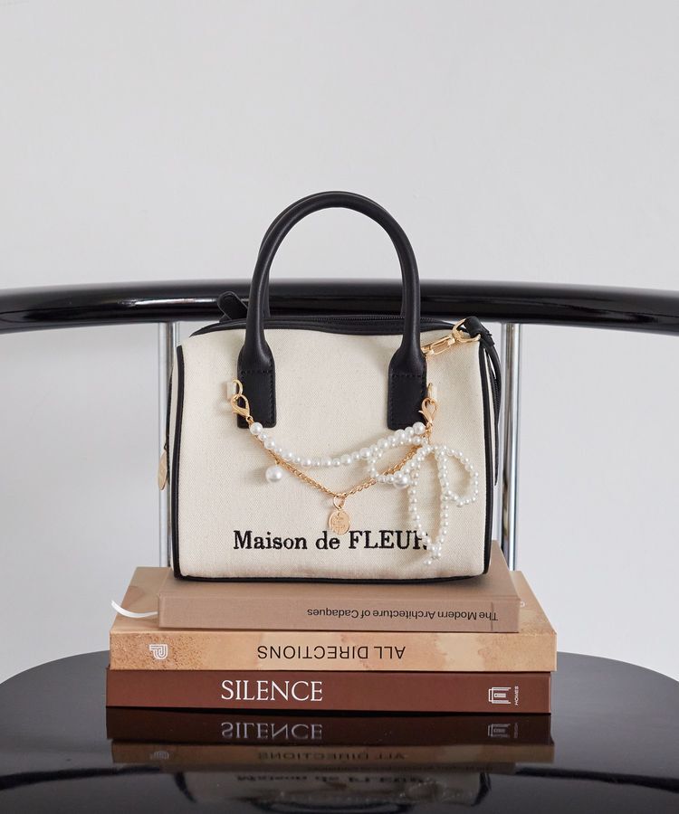 Maison de FLEUR「チャーム付きキャンバスボストンバッグ」|トートバッグ|