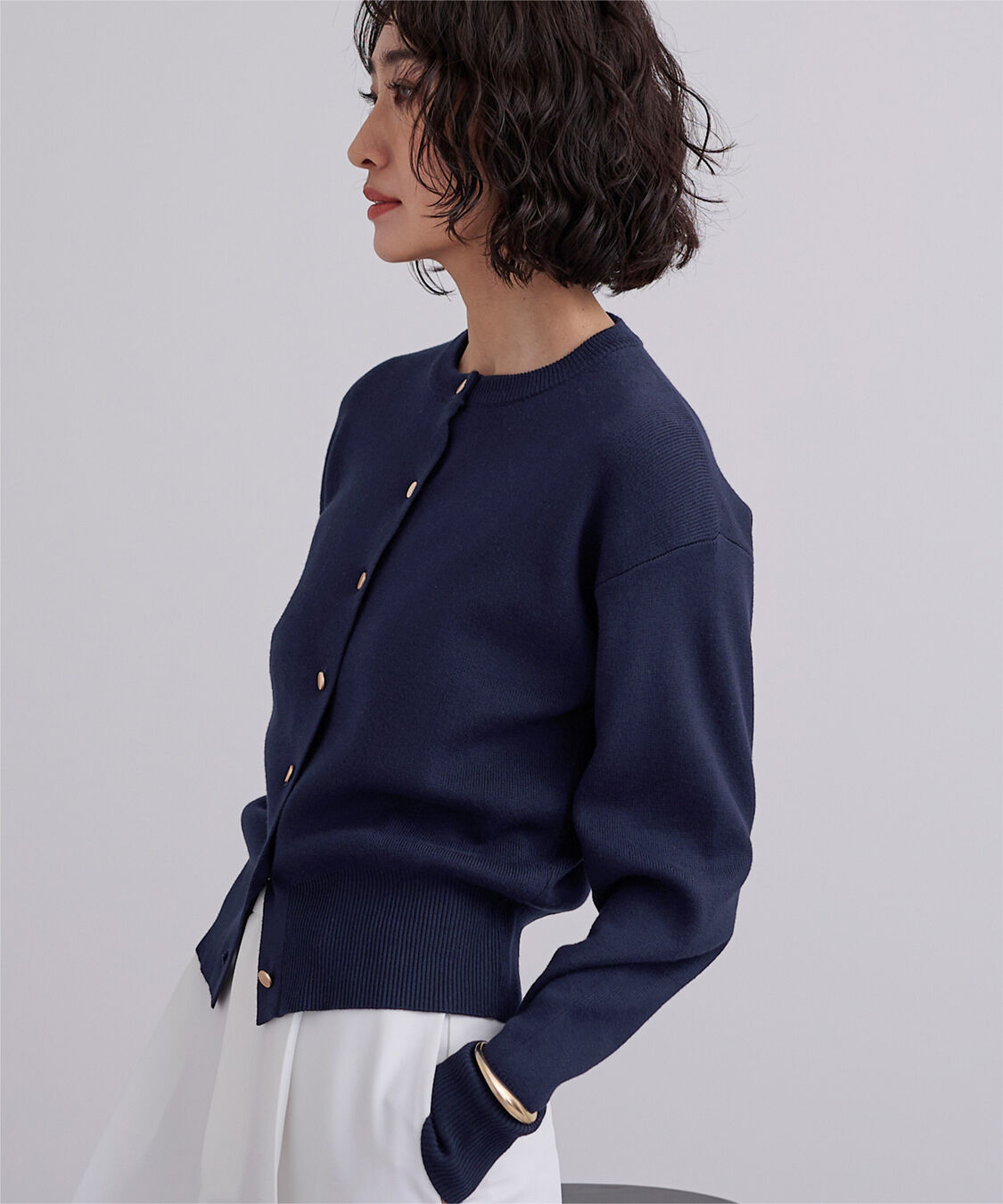 ur's「マット釦クルーネックニットカーディガン」|カーディガン|