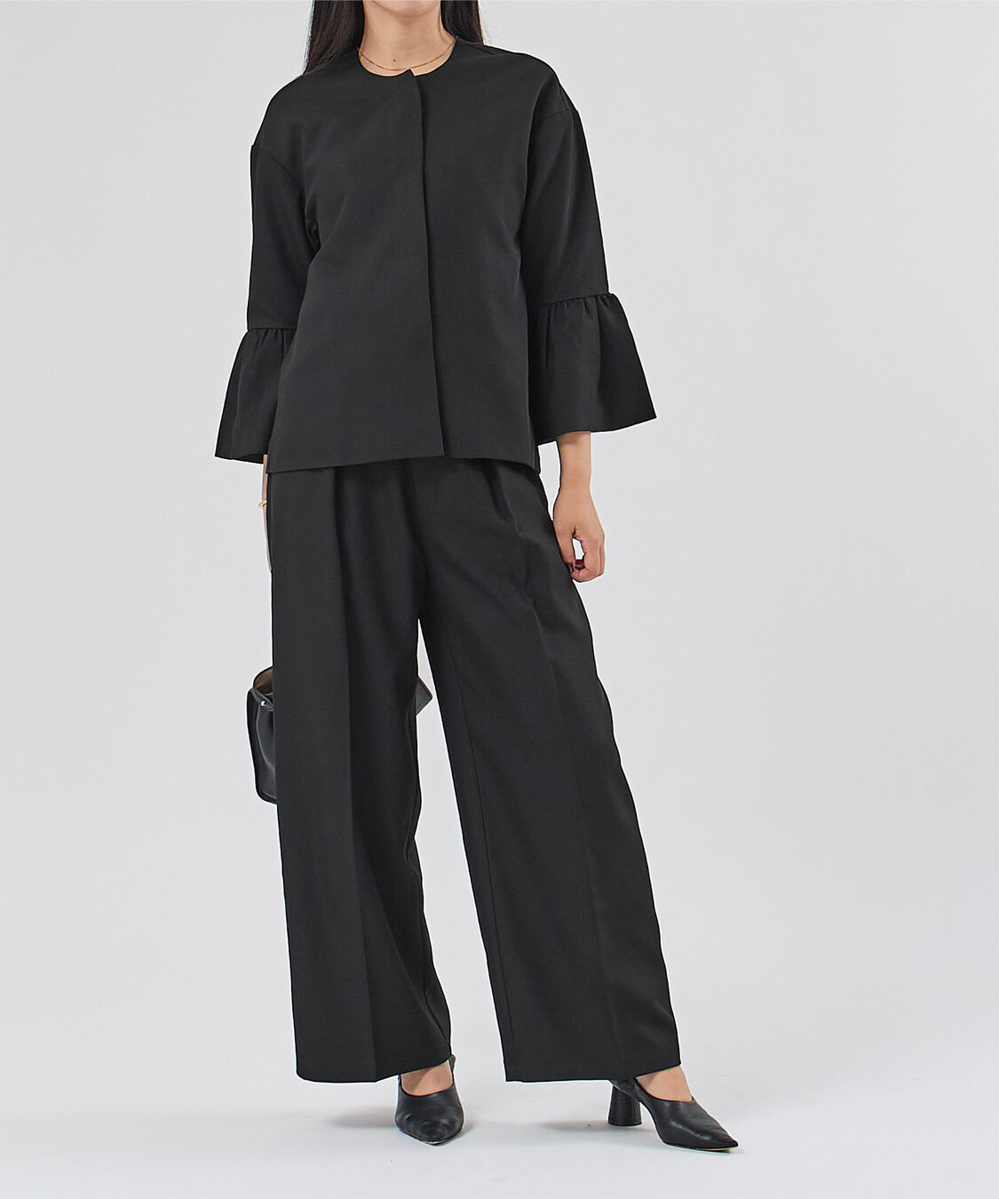 ur's「1タックセンタープレスワイドパンツ」|スラックス|