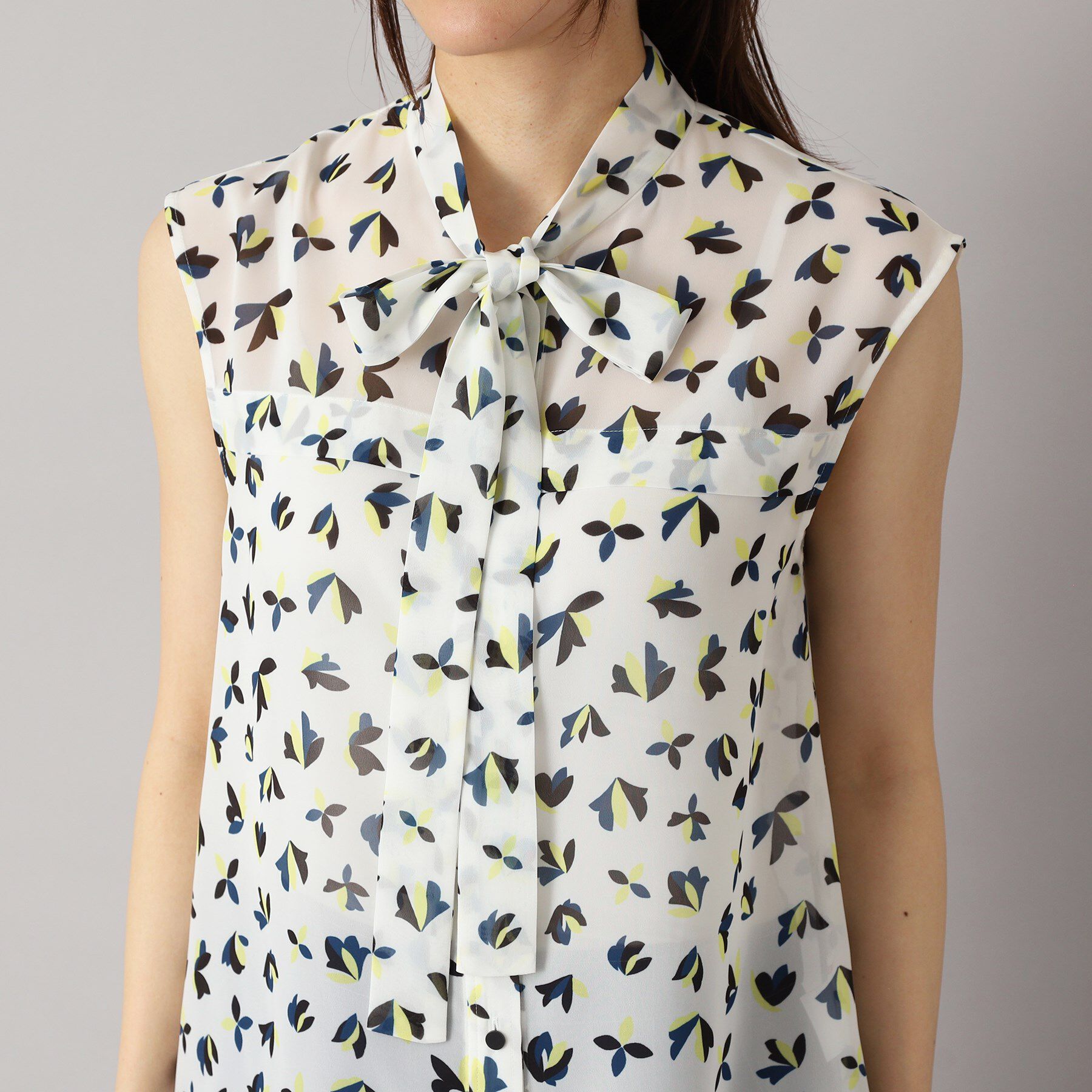 DRESSTERIOR「【洗える/きれいめ】シアーリーフプリントボウタイブラウス」|シャツ・ブラウス|