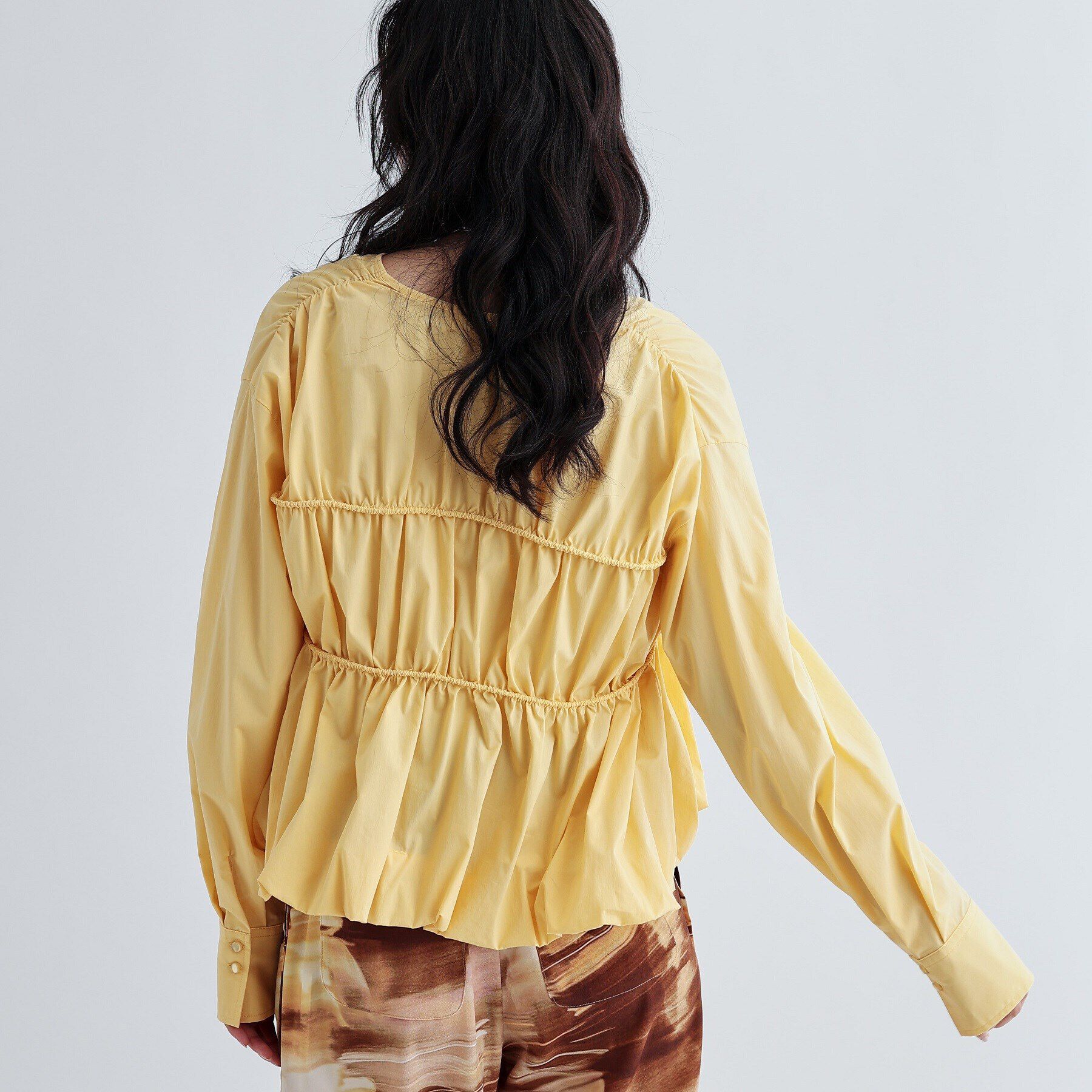 GALLEST「シャーリングギャザーブラウス【フロントボタン/前開き】」|シャツ・ブラウス|