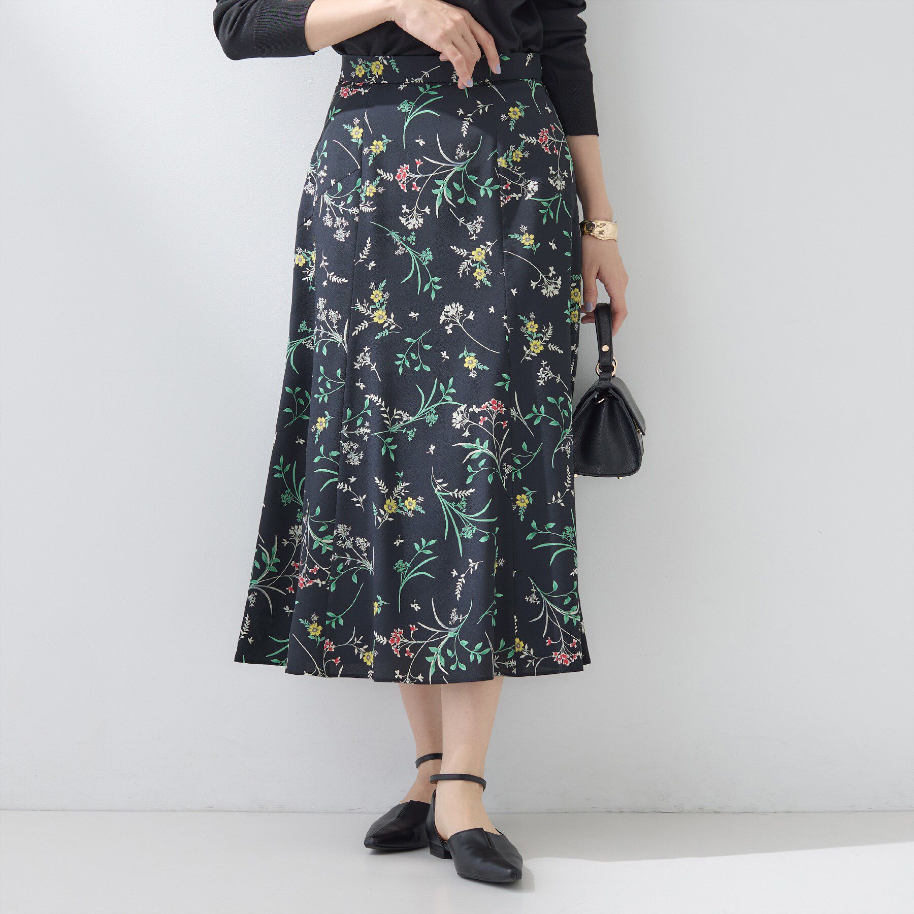 INDIVI「【SETUP可能】モダンフラワー柄フレアスカート」|スカート|ネイビー(194)