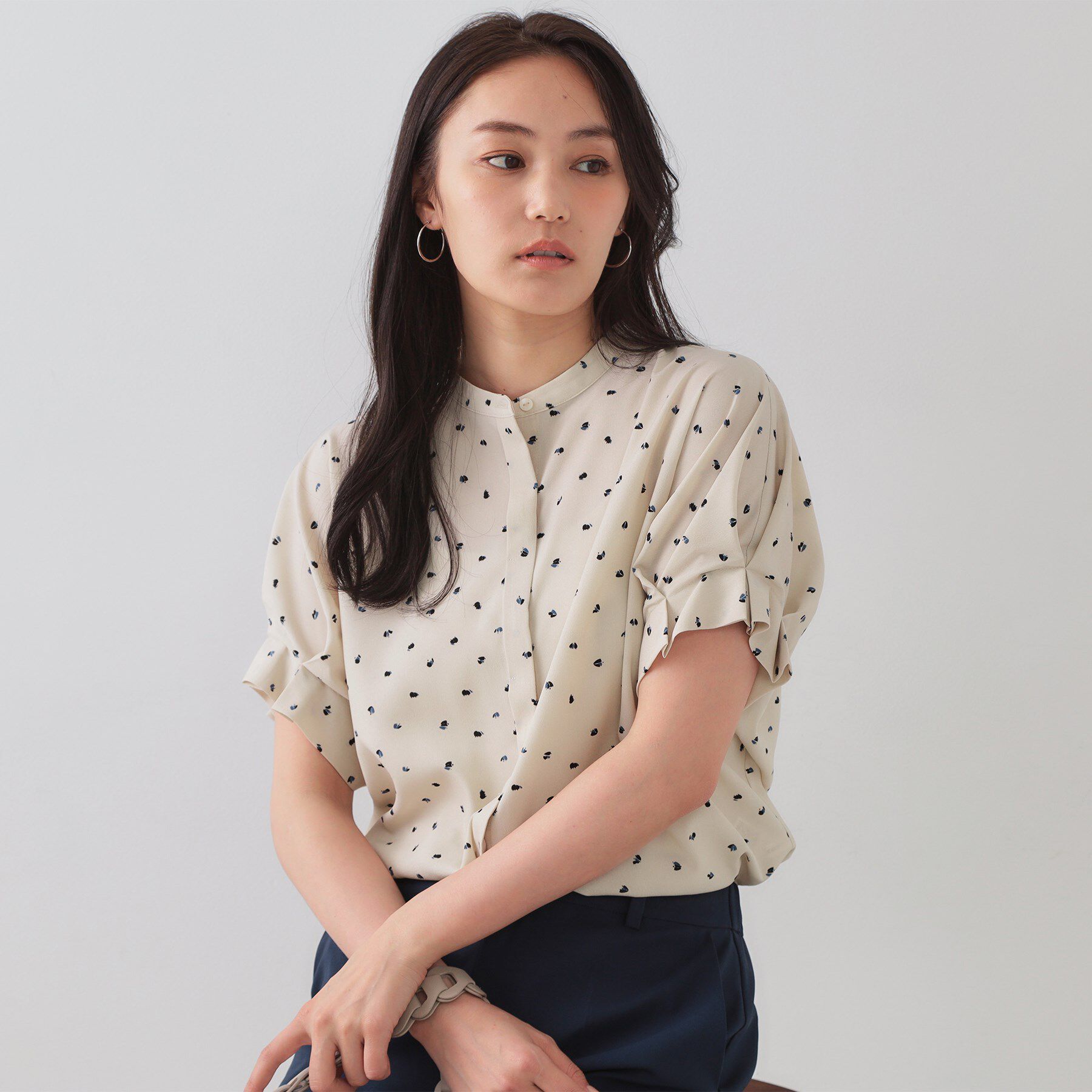 OPAQUE.CLIP「幾何柄アソート タックドルマンスリーブブラウス【洗濯機洗い可】」|シャツ・ブラウス|ライトベージュ(55