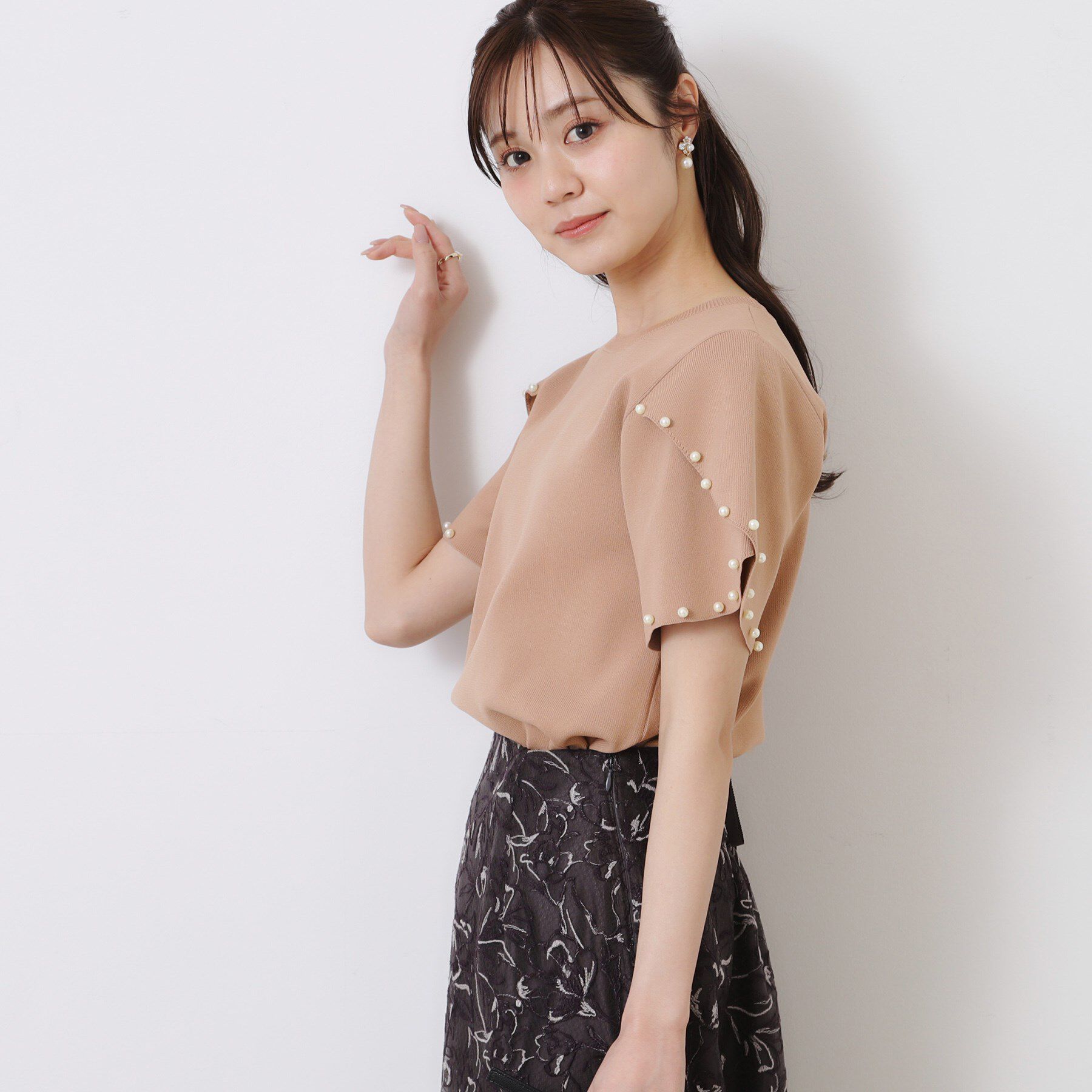 Couture broach「【一枚でキマる・華やか】パール調付チューリップ袖ニット」|ニット・セーター|