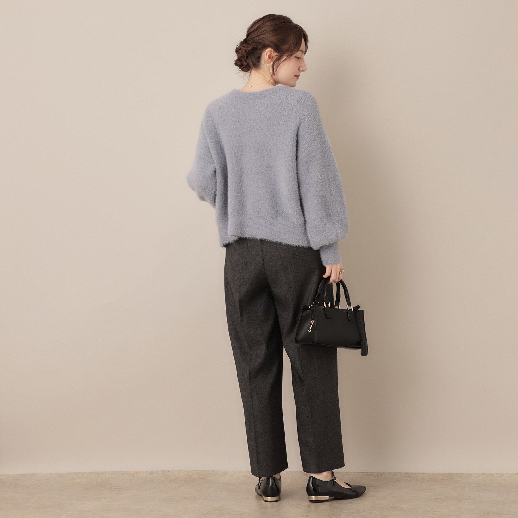 Couture broach「【高見え・大人可愛い】ビジューリボン釦 前後2WAYフェザーカーディガントップス」|カーディガン|